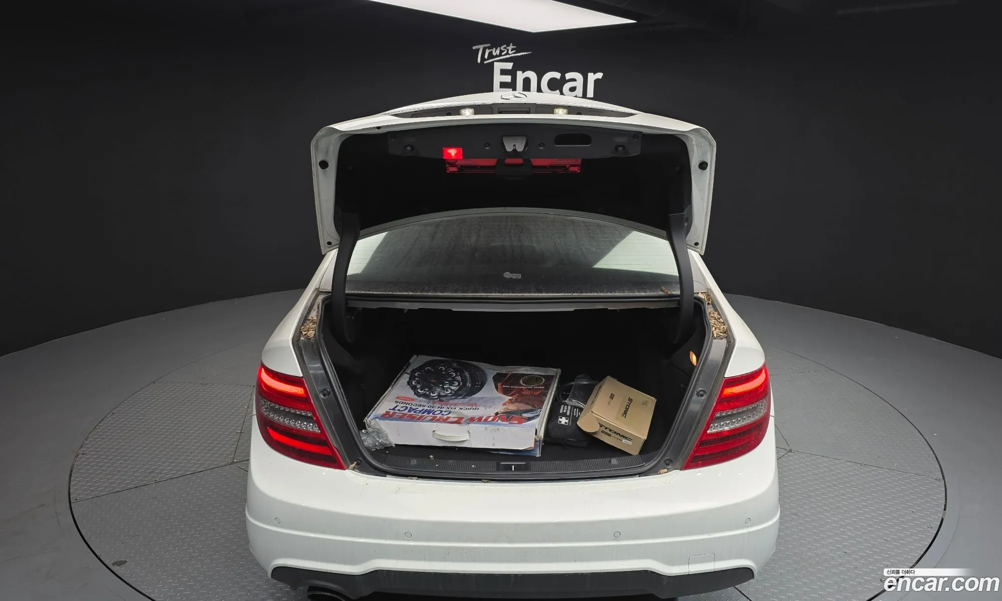 Mercedes-Benz C-Class W204 2012 WDDGF0CB5DA773370 — 2