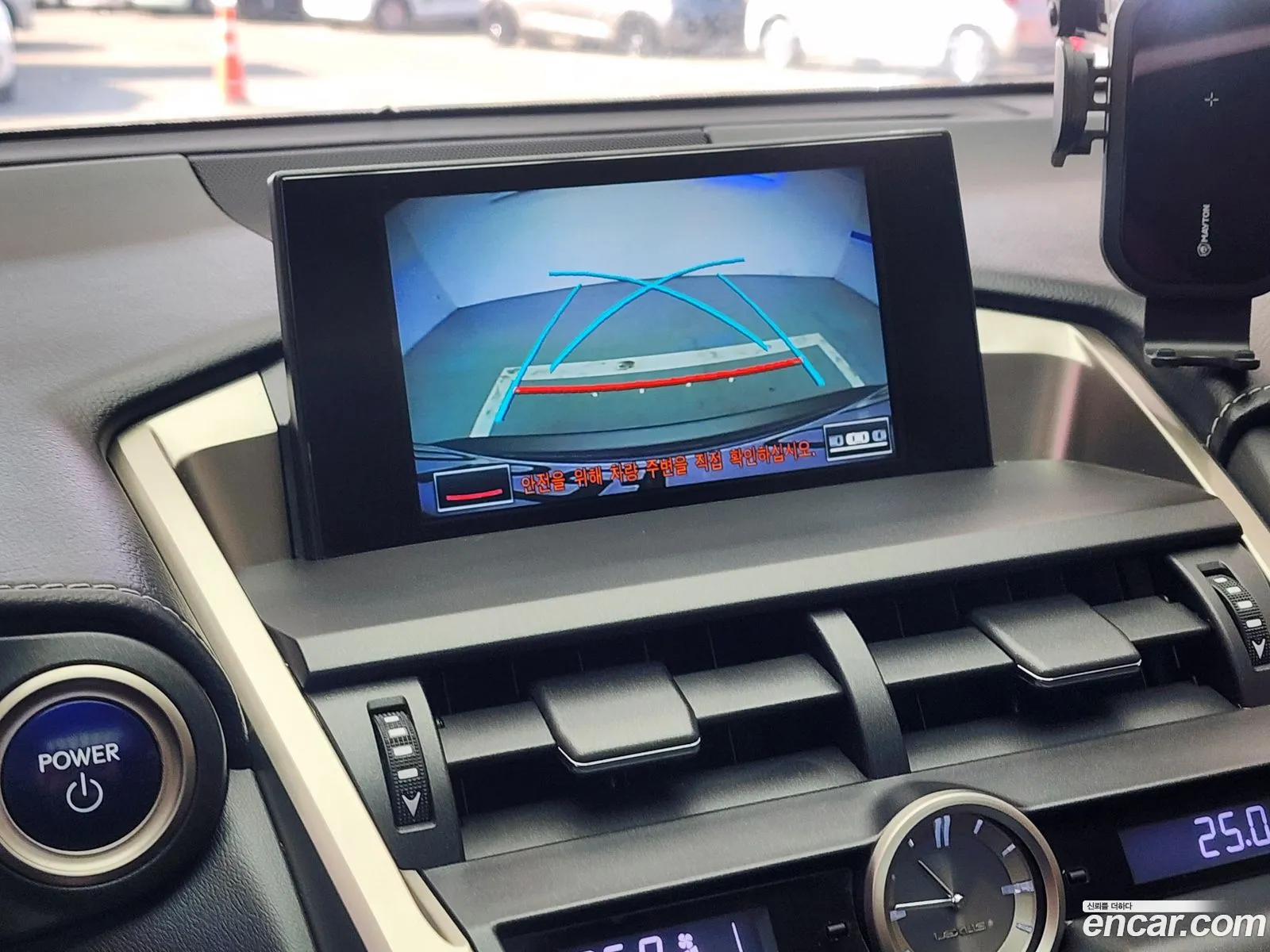Lexus NX300h 2016 — 13