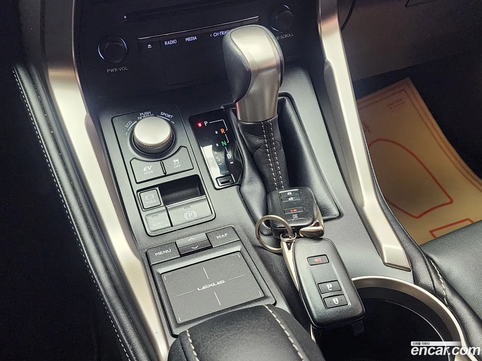 Lexus NX300h 2016 — 9