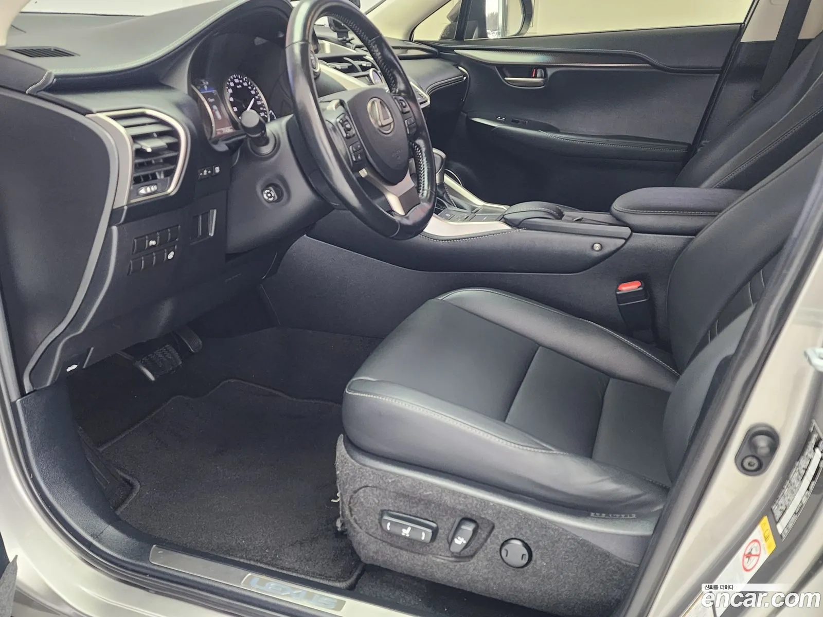 Lexus NX300h 2016 — 8