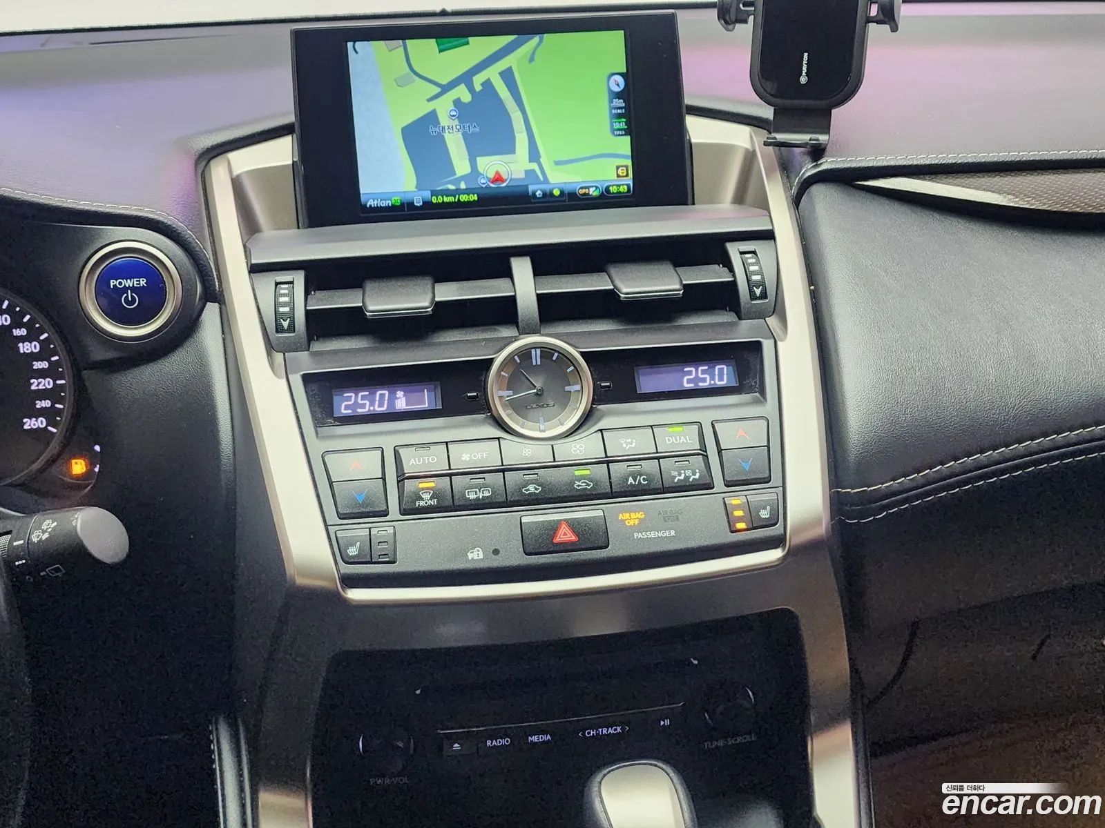 Lexus NX300h 2016 — 15