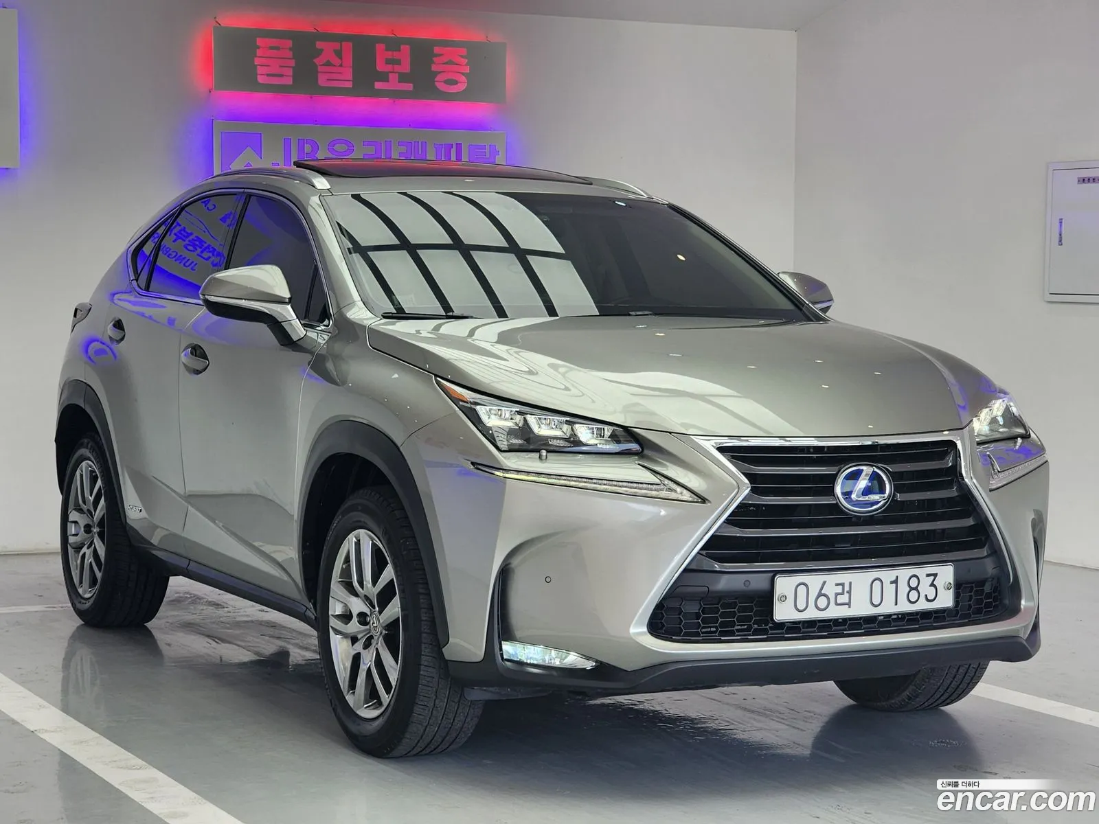 Lexus NX300h 2016 — 14