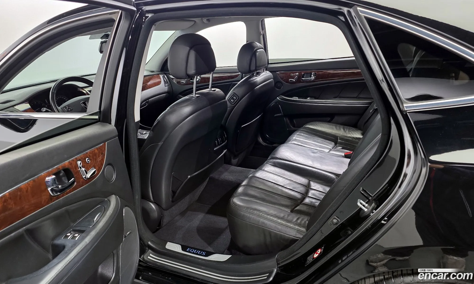 Hyundai Equus 2010 — 11