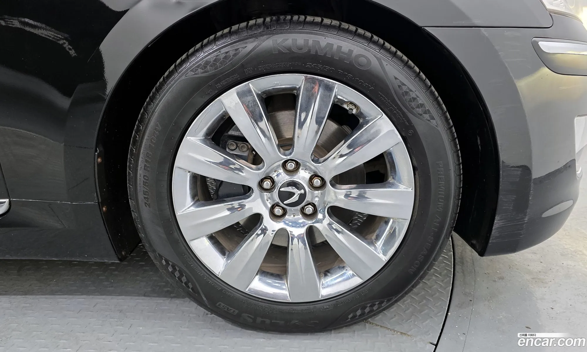 Hyundai Equus 2010 — 17