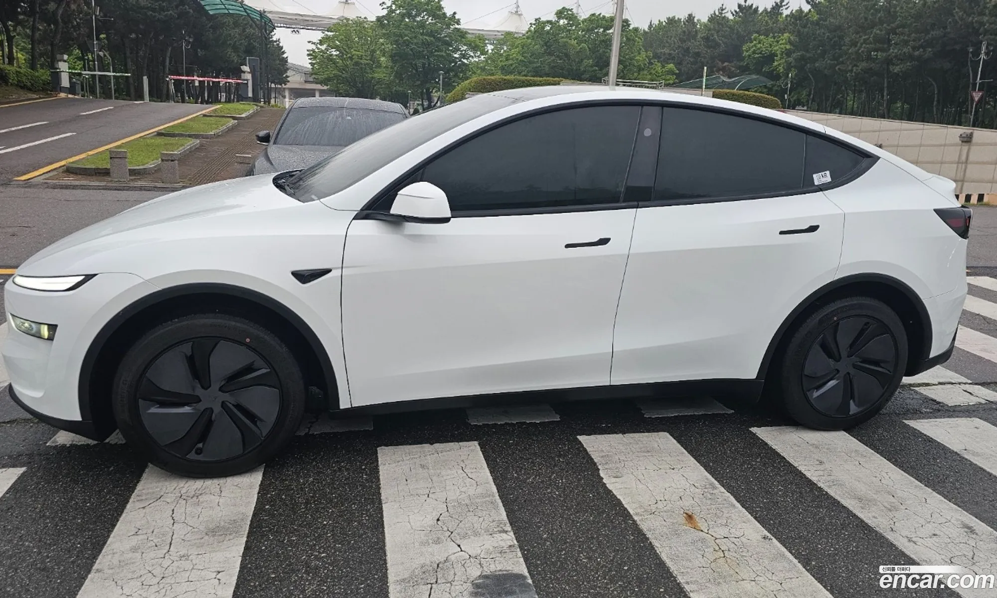 Tesla Model Y 2025 — 6