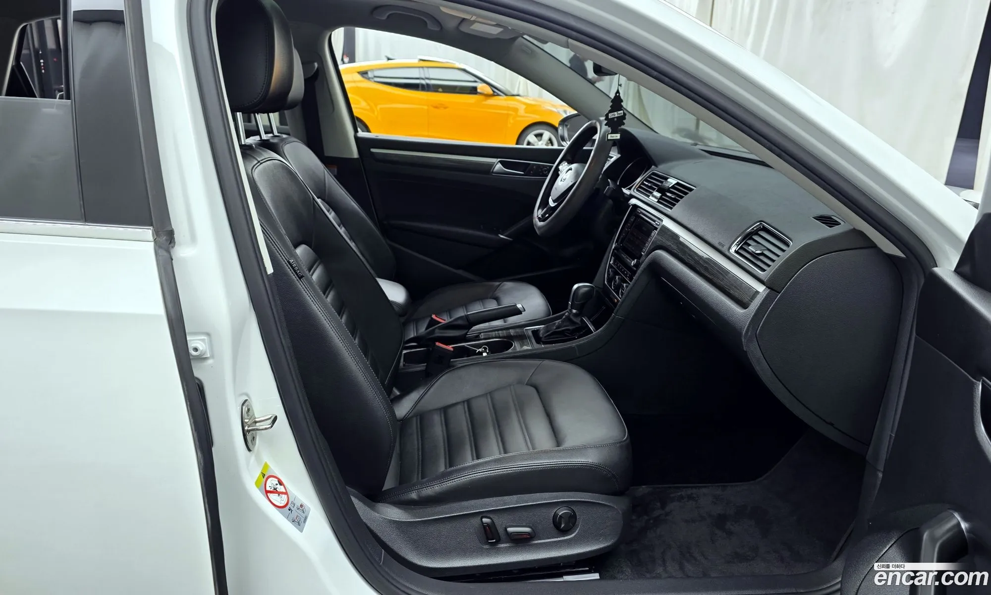 Volkswagen Passat 2018 — 19