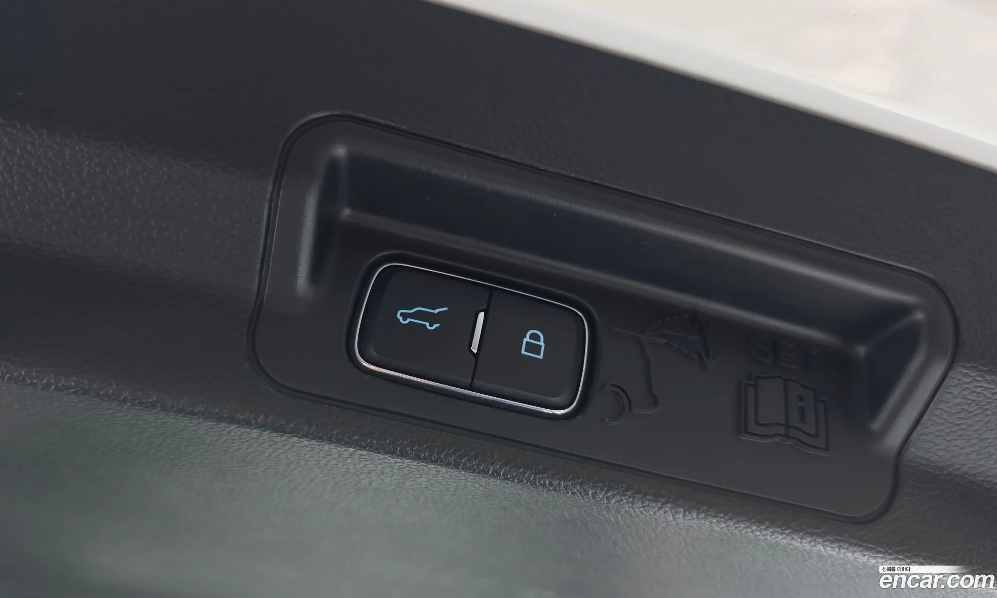 Ford Explorer 6th Gen 2019 1FMSK8FH7LGA73338 — 19
