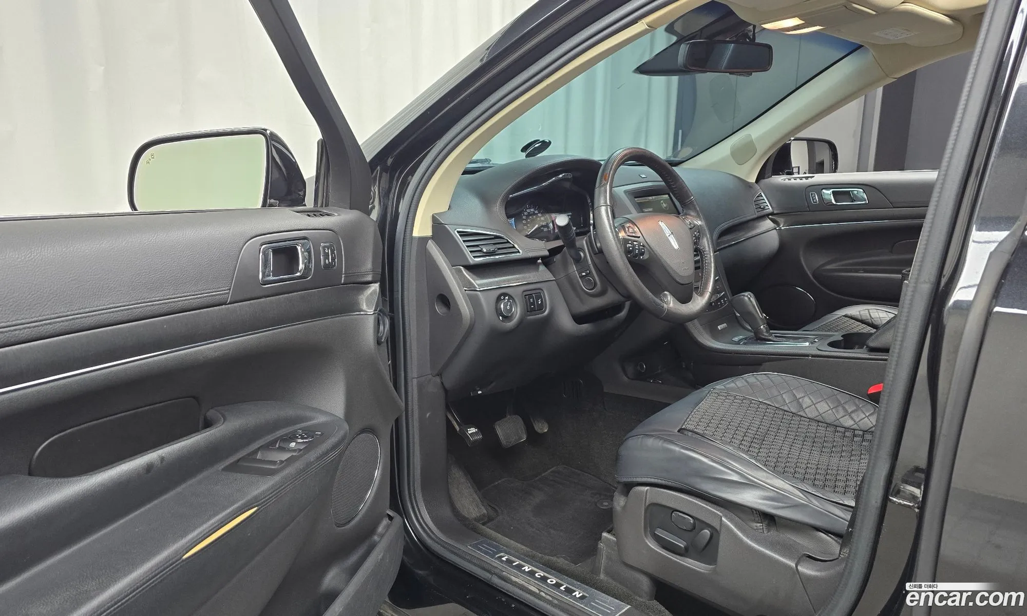 Lincoln MKT 2014 2LMHJ5AT7EBL55226 — 16