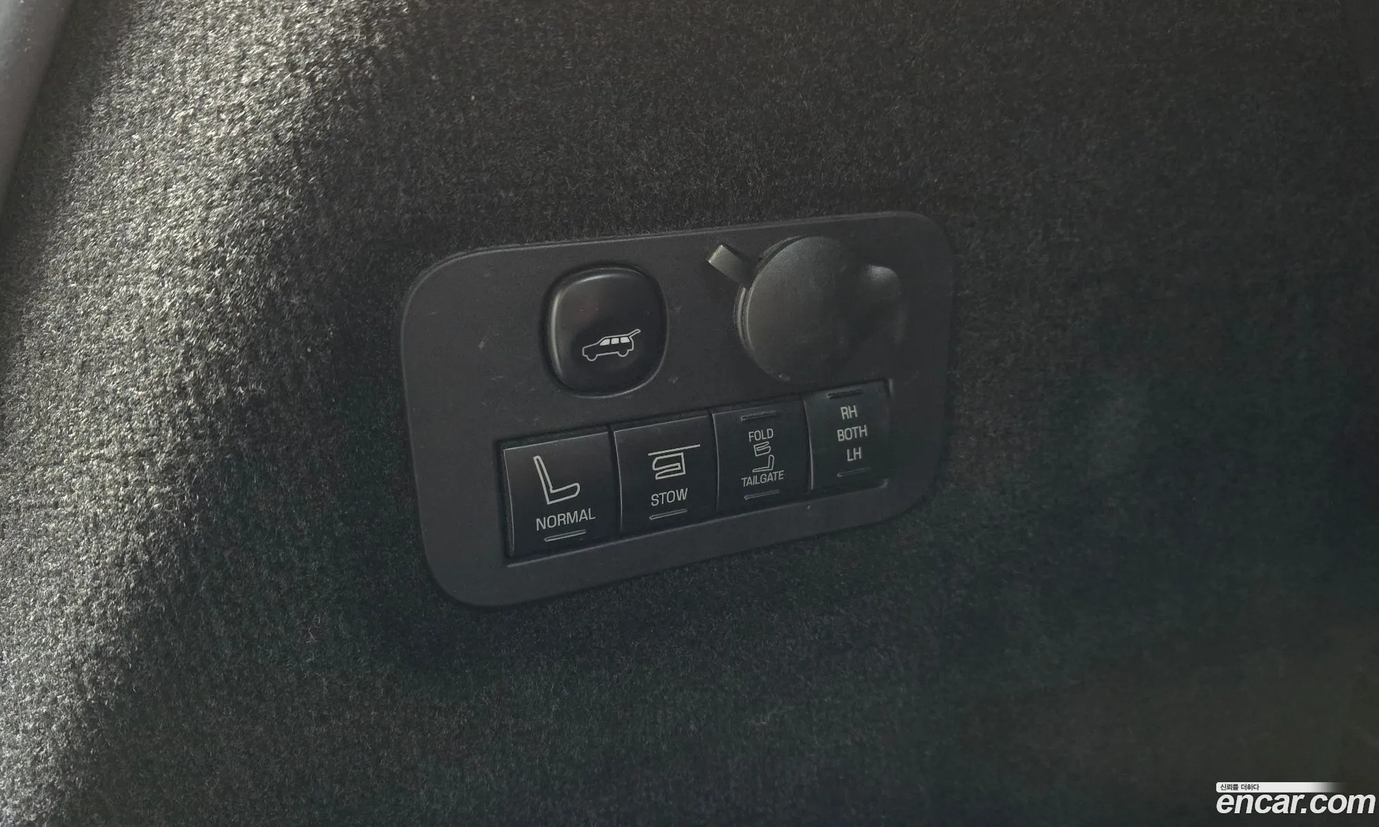 Lincoln MKT 2014 2LMHJ5AT7EBL55226 — 4