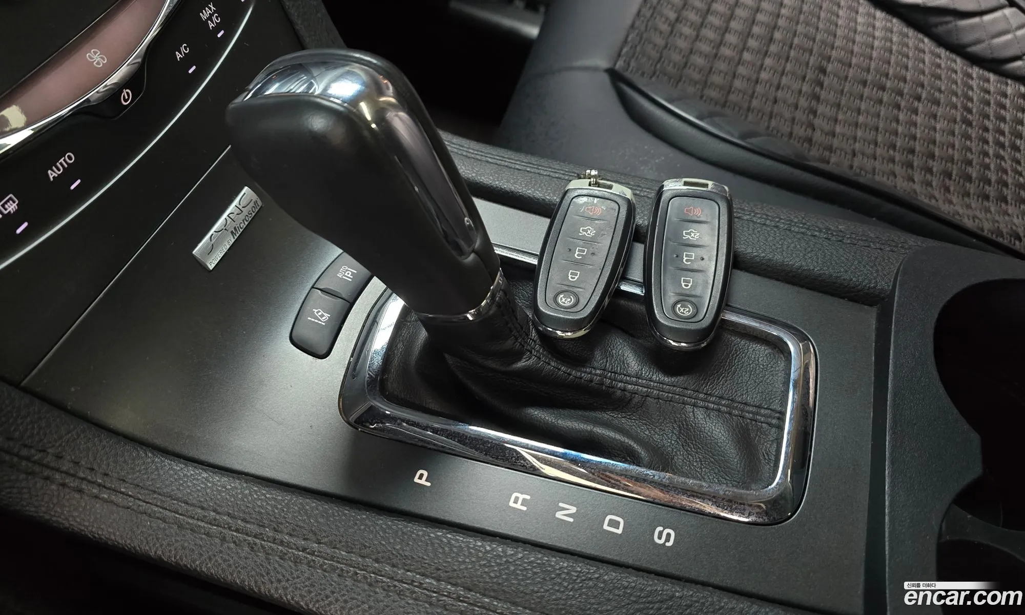 Lincoln MKT 2014 2LMHJ5AT7EBL55226 — 20