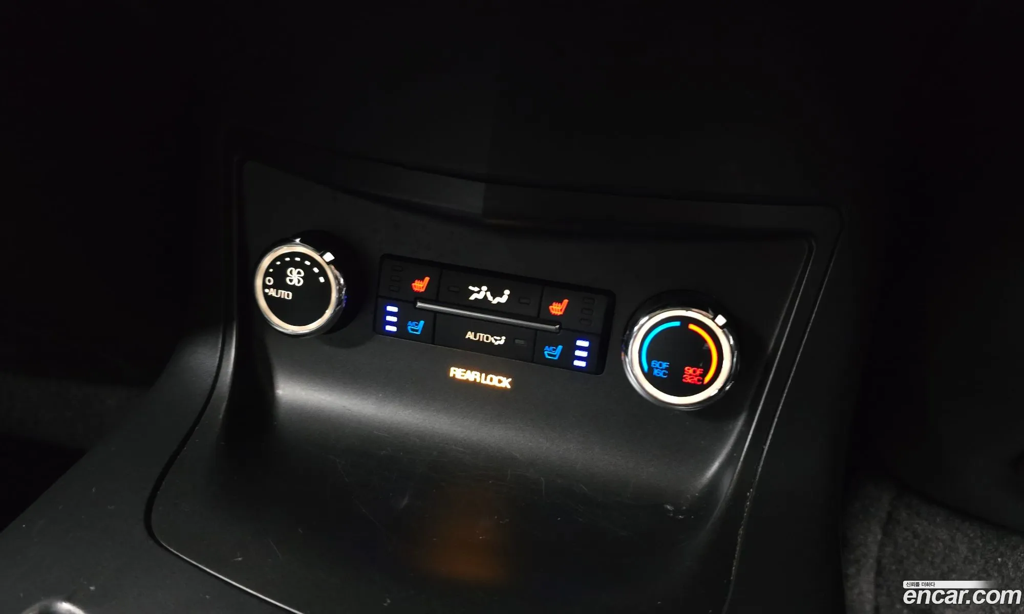 Lincoln MKT 2014 2LMHJ5AT7EBL55226 — 9
