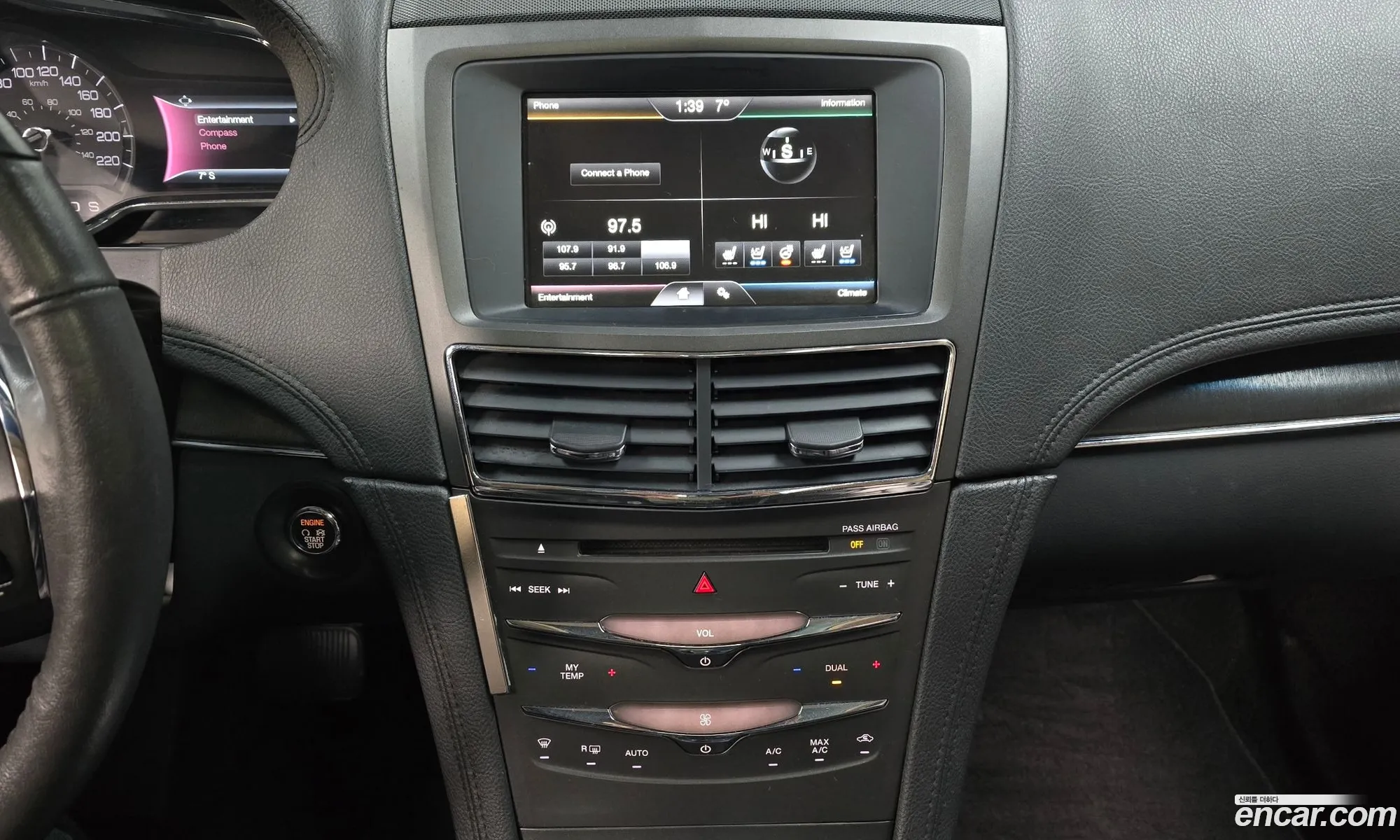 Lincoln MKT 2014 2LMHJ5AT7EBL55226 — 3