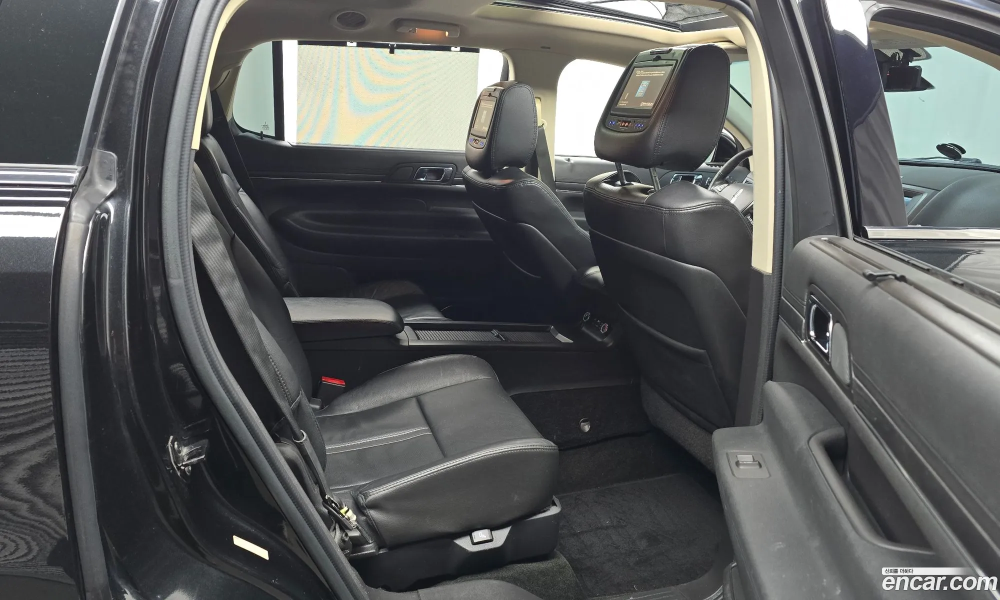 Lincoln MKT 2014 2LMHJ5AT7EBL55226 — 12