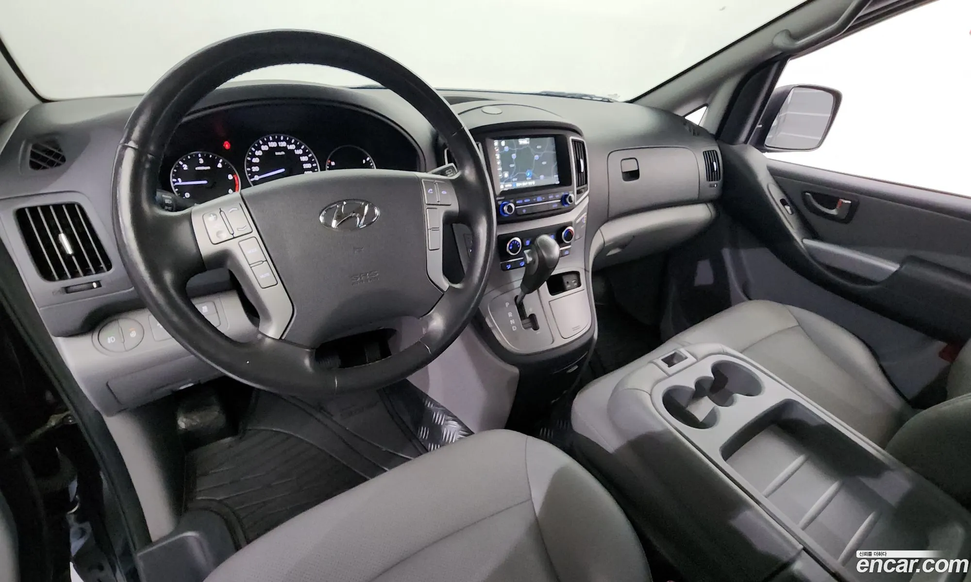 Hyundai Grand Starex 2018 — 18