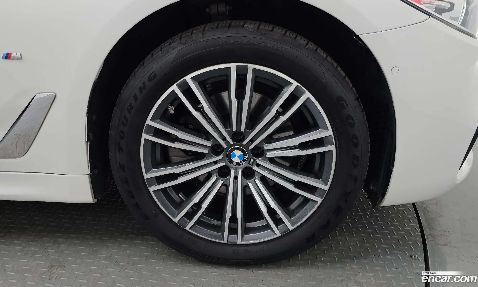 BMW 5 Series 2018 WBAJK7105JBP72910 — 19