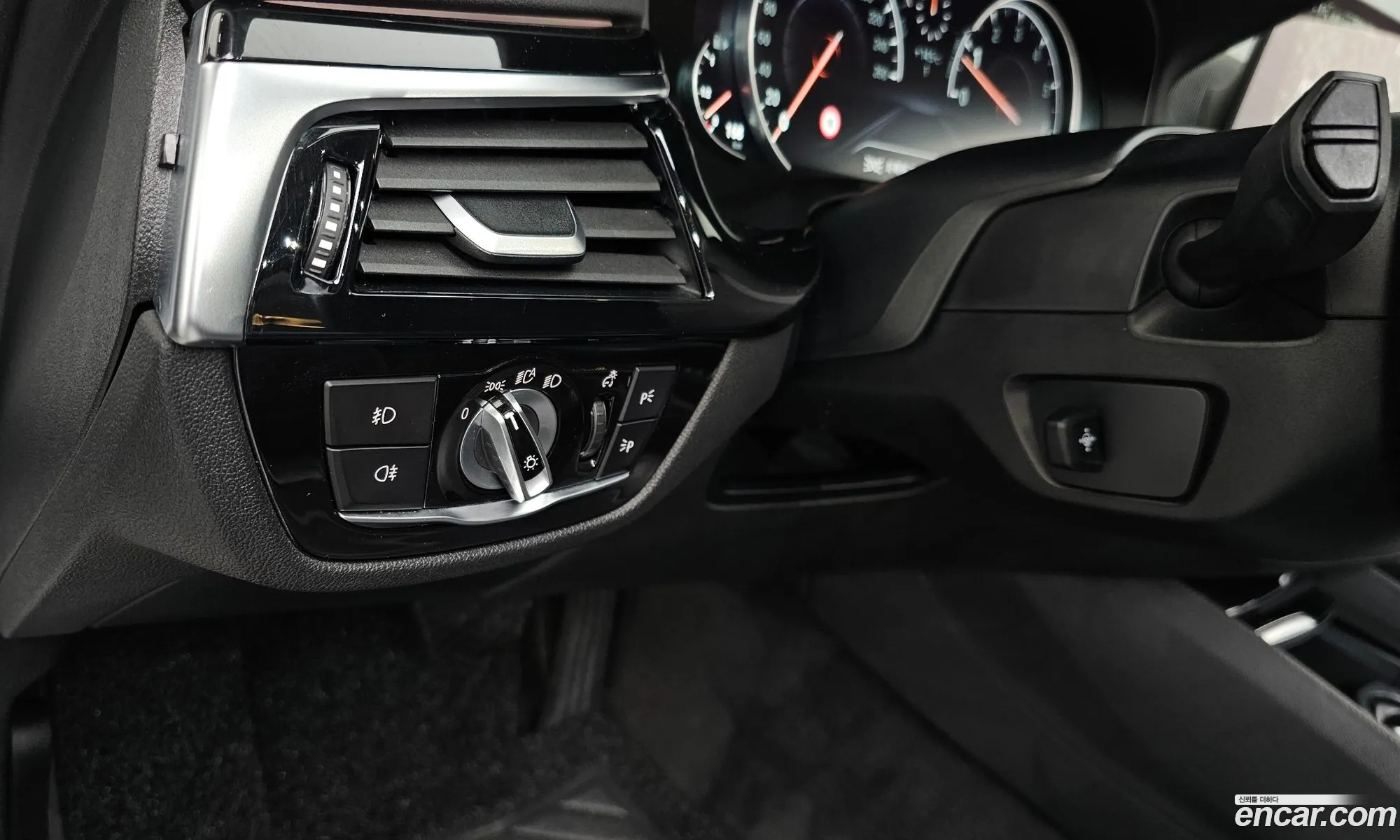 BMW 5 Series 2018 WBAJK7105JBP72910 — 3