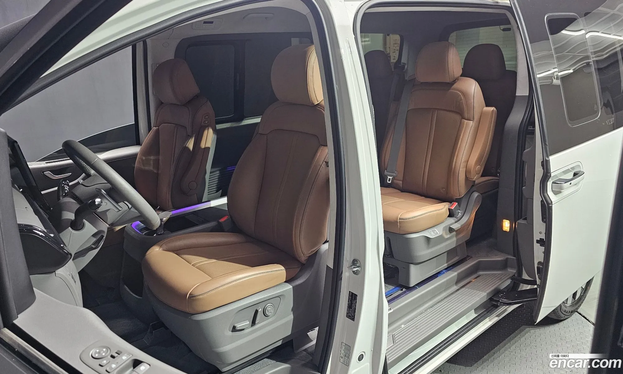 Hyundai Staria 2024 — 2