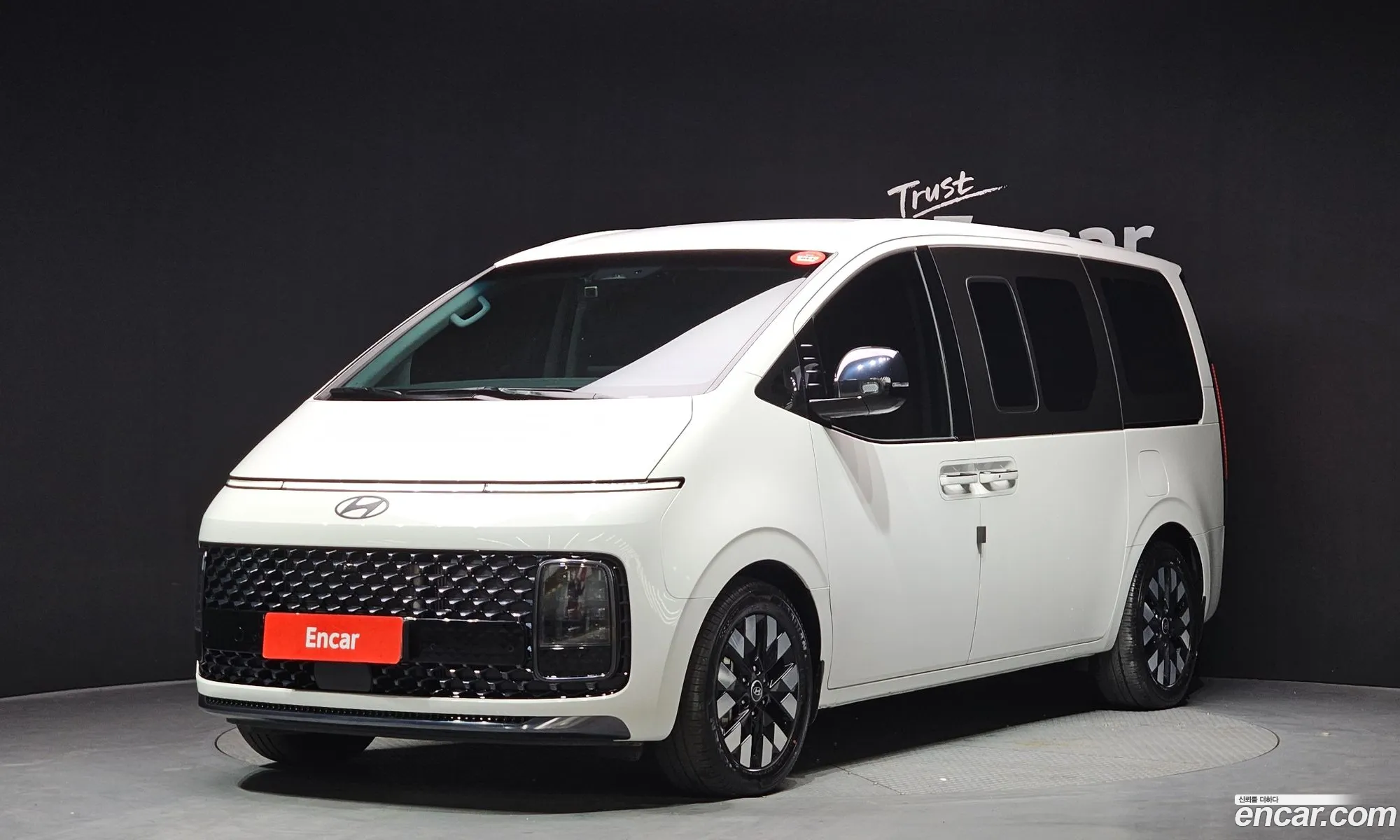 Hyundai Staria 2024 — 17