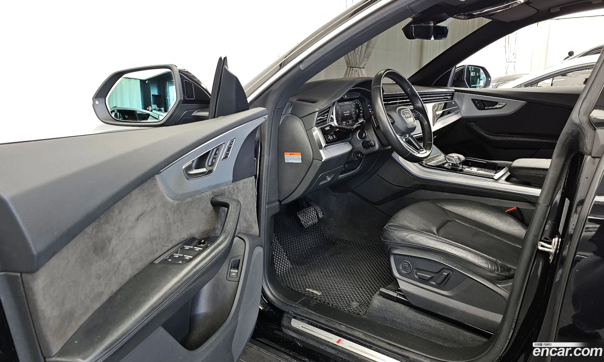 Audi Q8 2020 WAUZZZF10LD019658 — 18