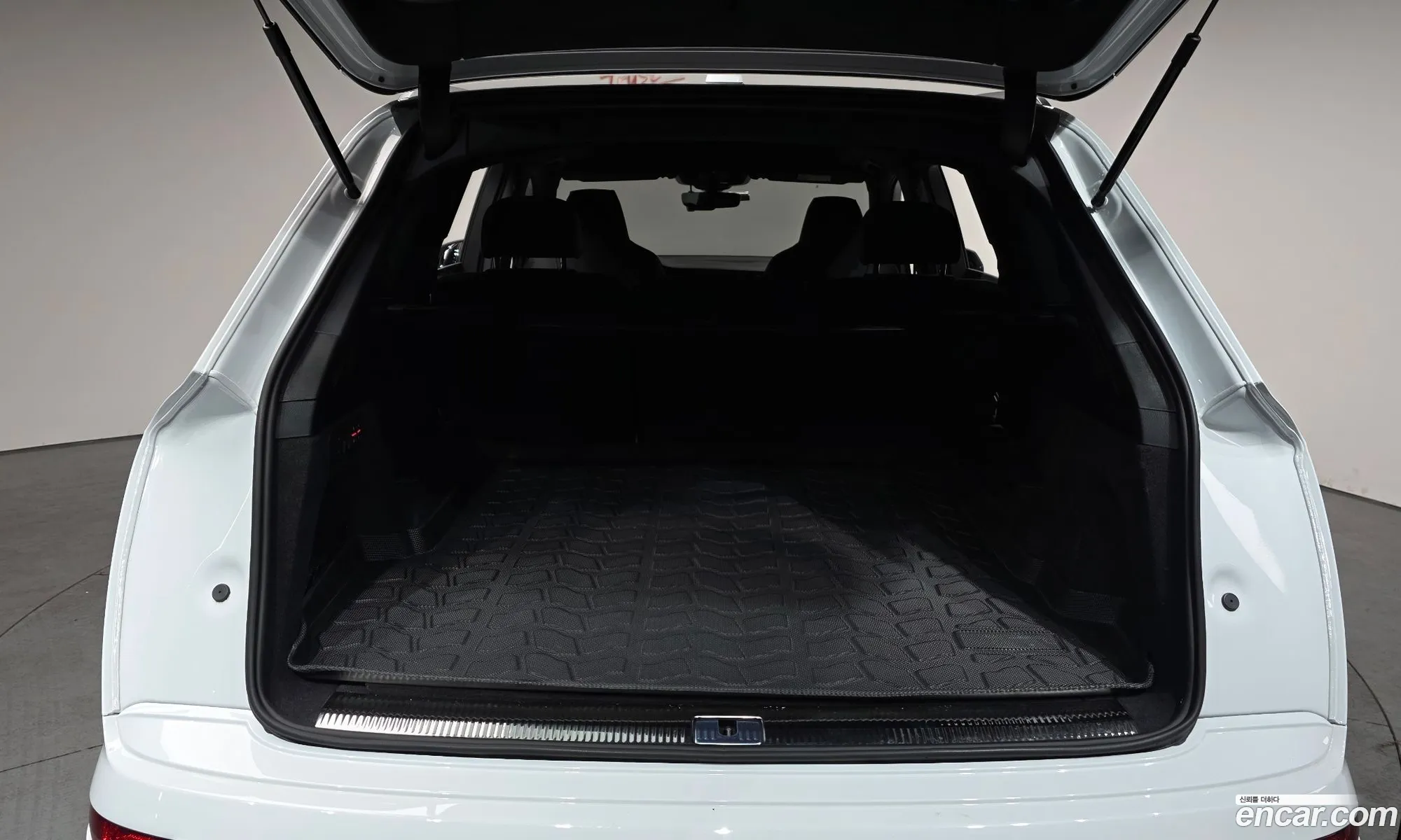 Audi Q7 2025 — 18