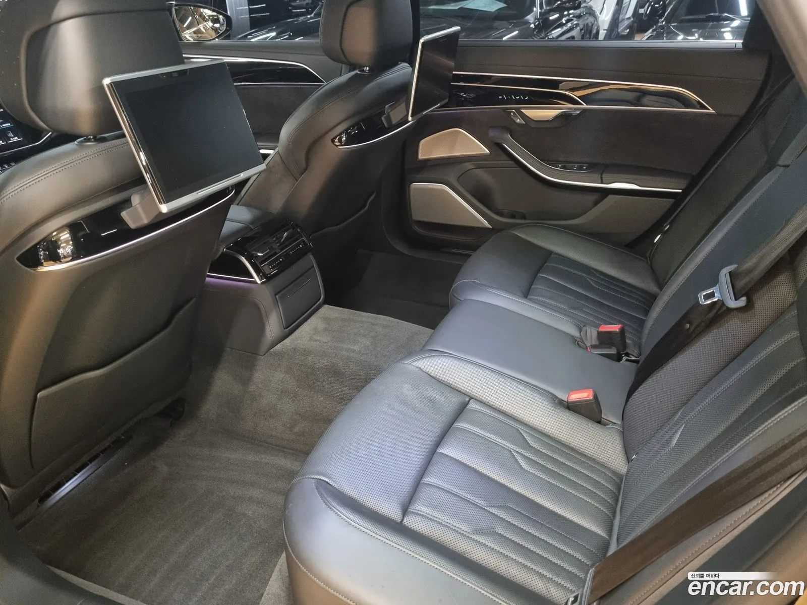 Audi A8 2019 — 12