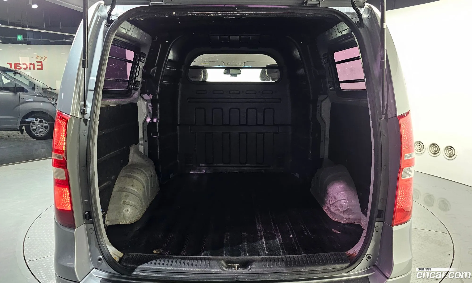 Hyundai Grand Starex 2012 — 17