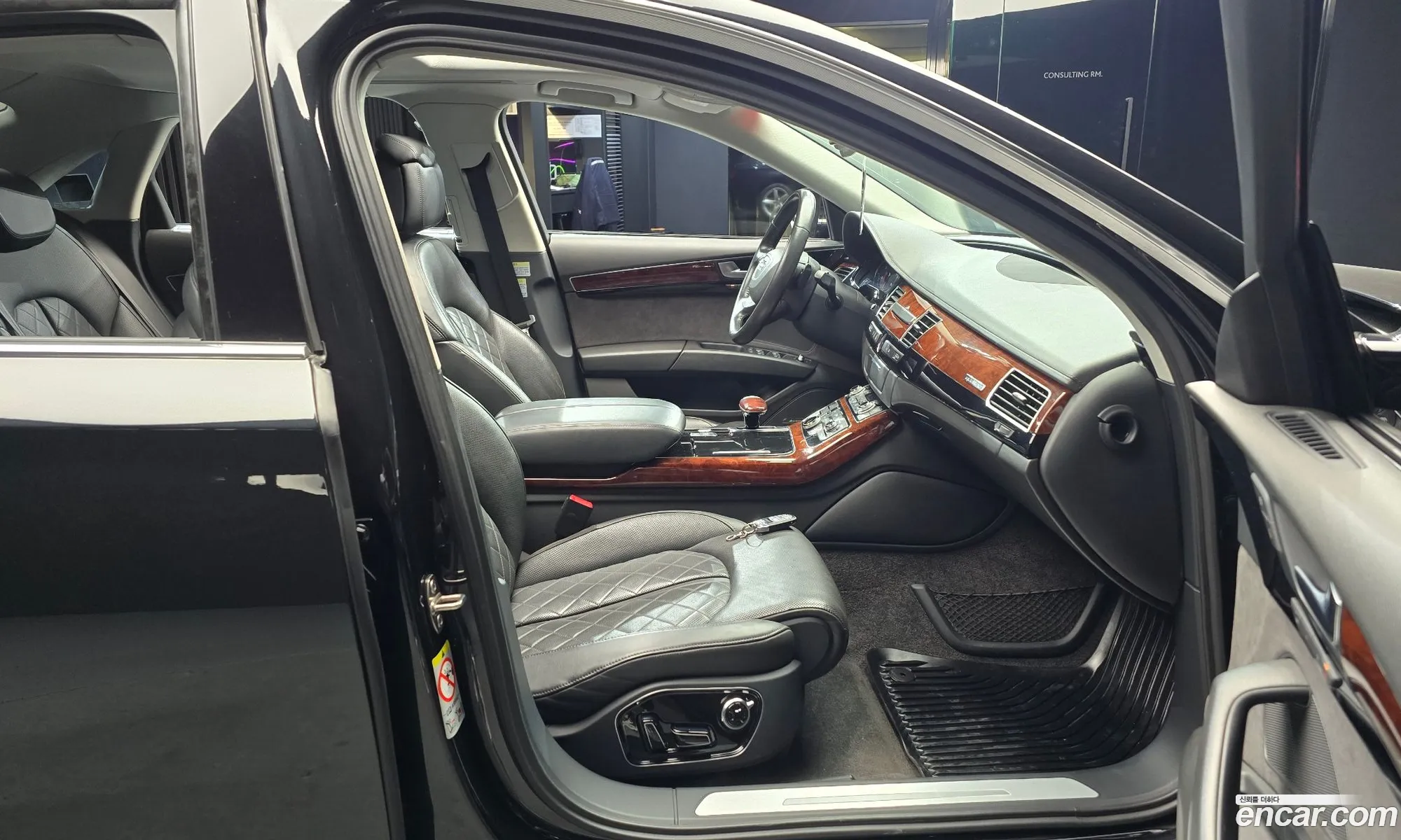 Audi A8 2011 — 17