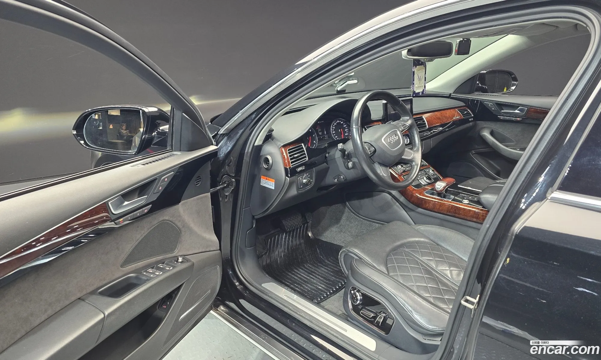 Audi A8 2011 — 2