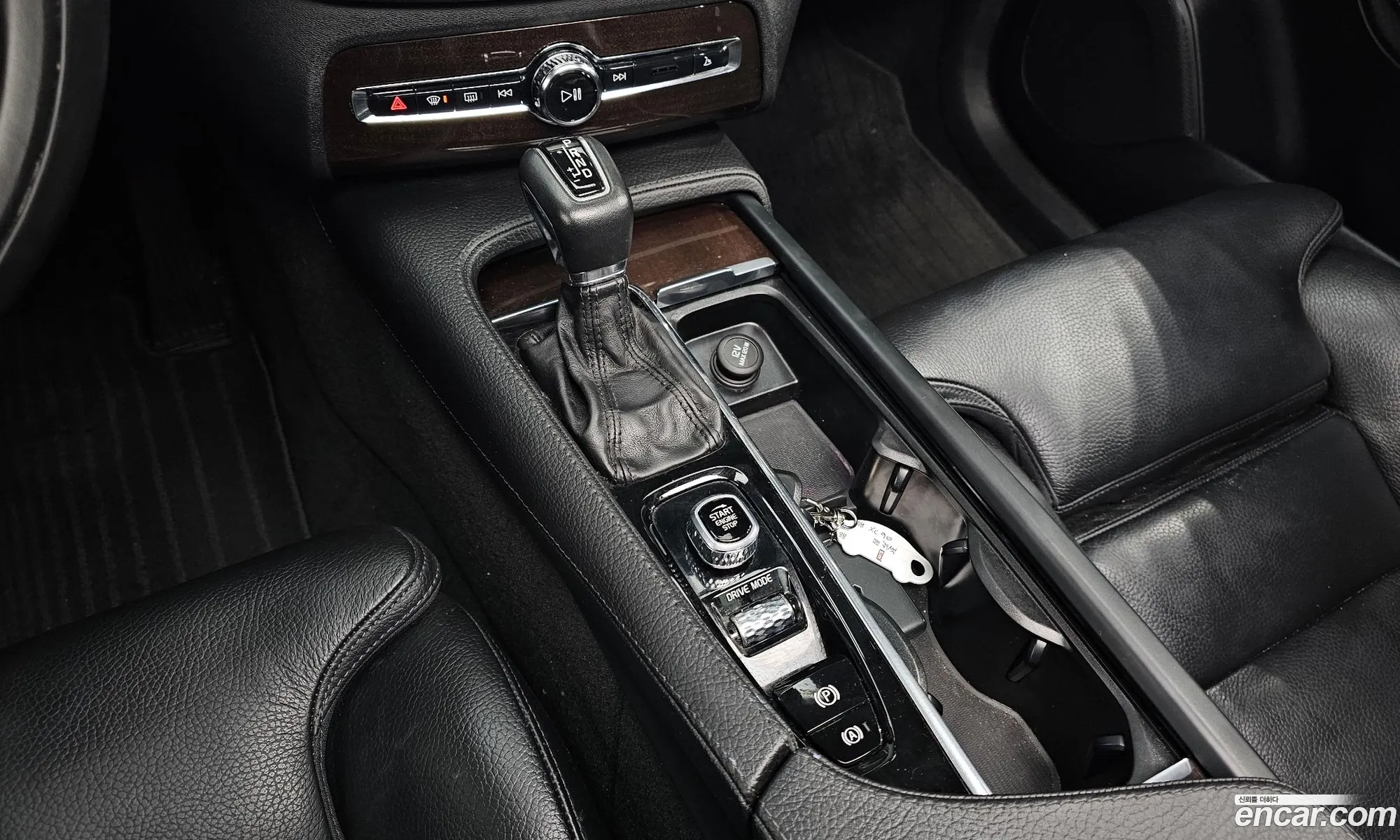 Volvo XC90 2018 YV1LCA22CJ1376937 — 8