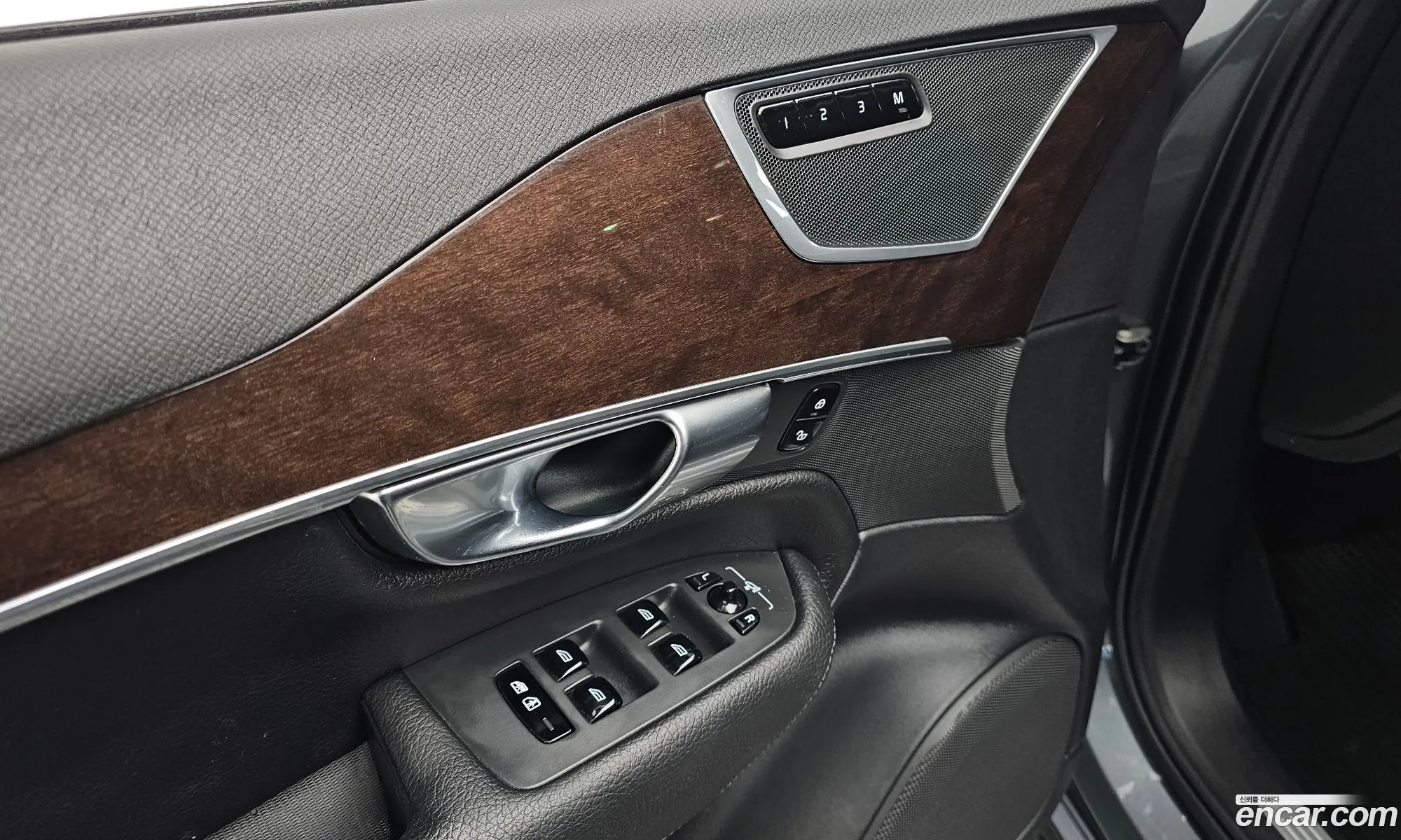 Volvo XC90 2018 YV1LCA22CJ1376937 — 15