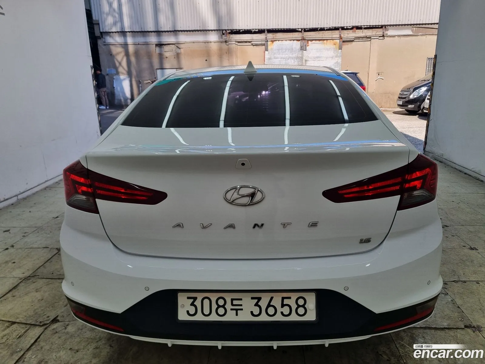 Hyundai Elantra AD 2020 — 10