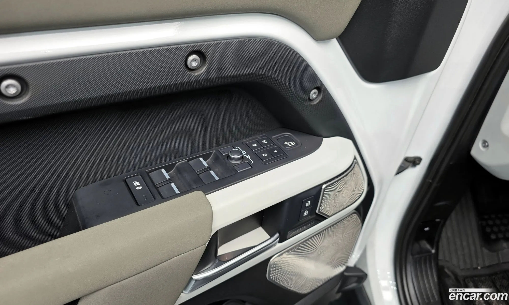 Land Rover Defender 2022 — 19