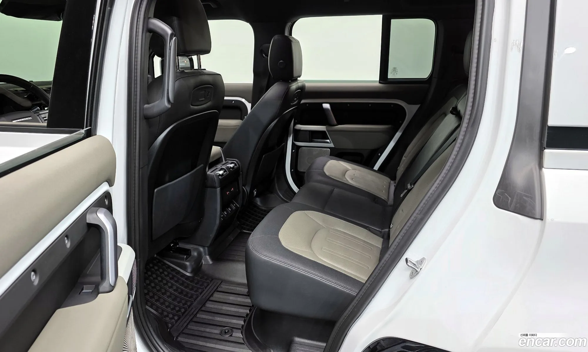 Land Rover Defender 2022 — 16