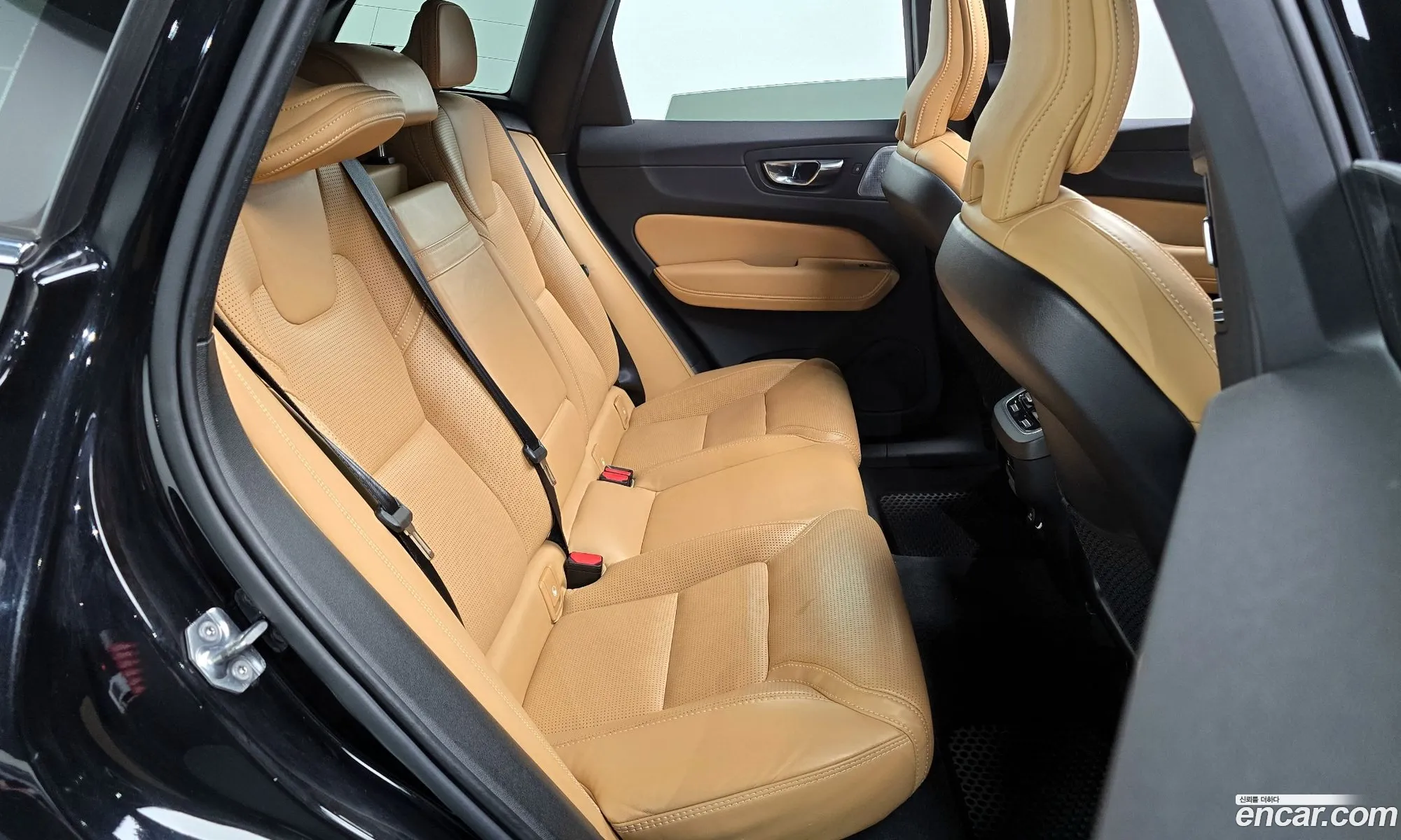Volvo XC60 2019 YV1UZ68TCK1391049 — 6