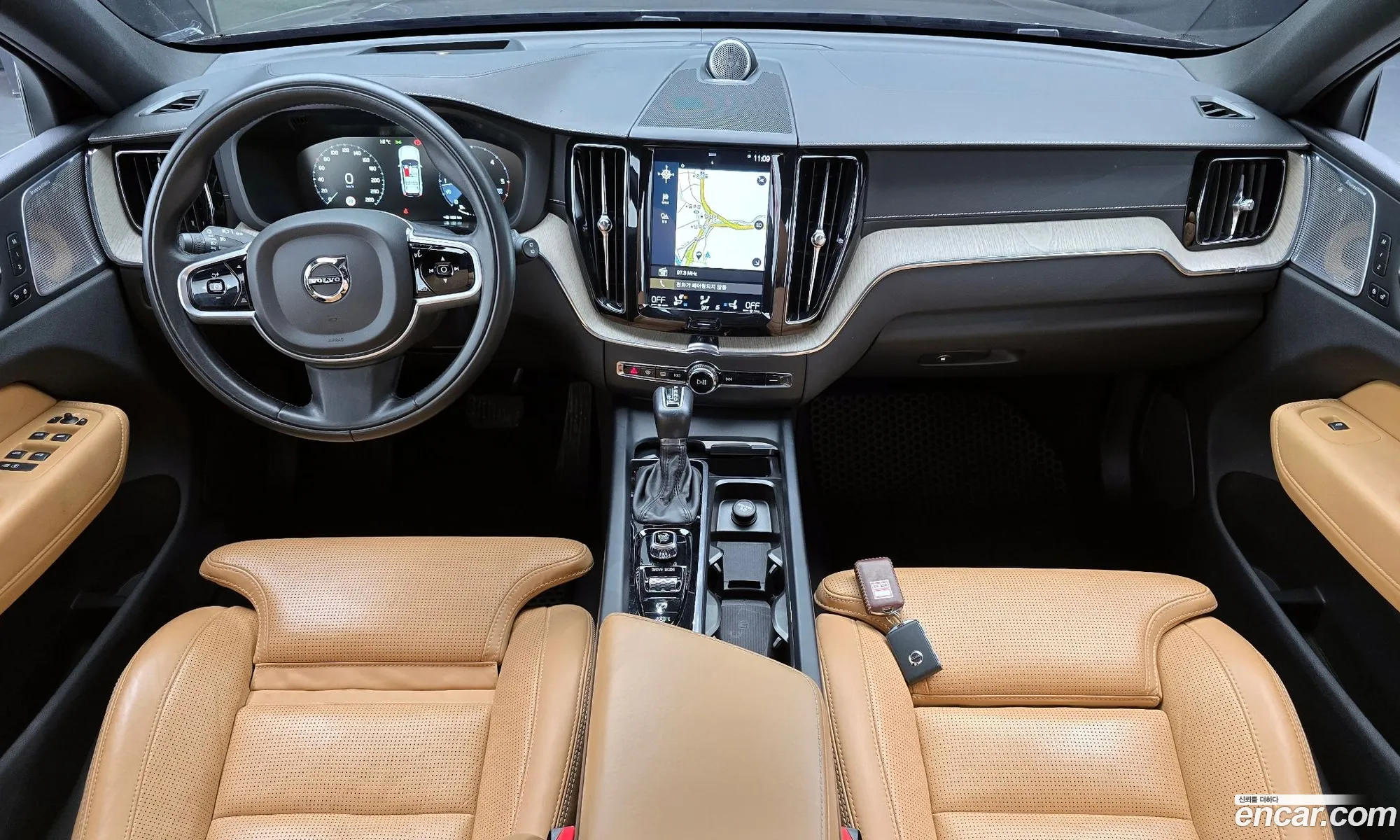 Volvo XC60 2019 YV1UZ68TCK1391049 — 4
