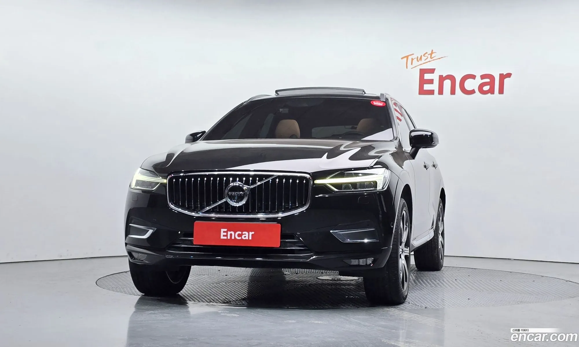 Volvo XC60 2019 YV1UZ68TCK1391049 — 19
