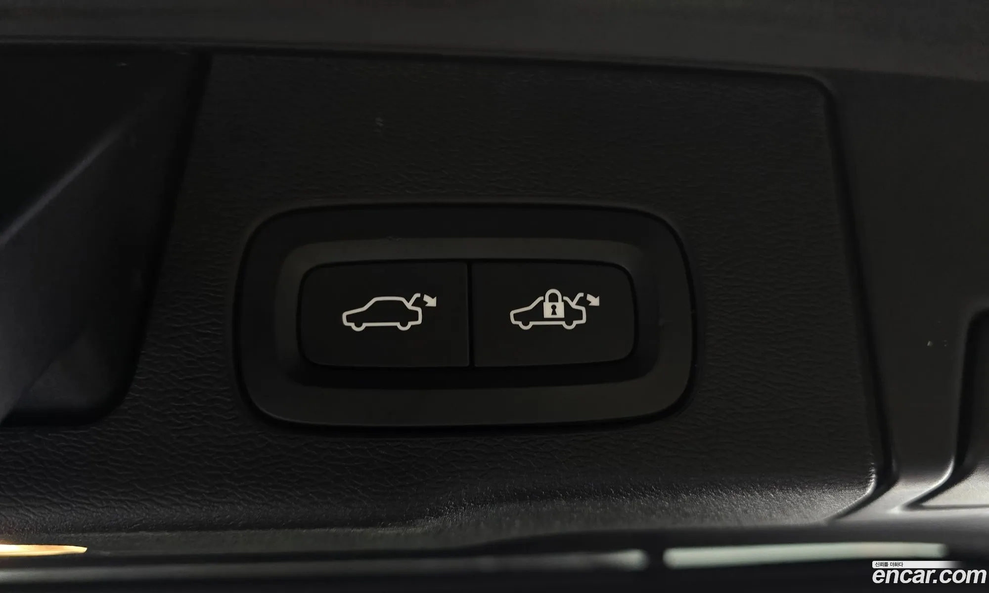 Volvo XC60 2019 YV1UZ68TCK1391049 — 8