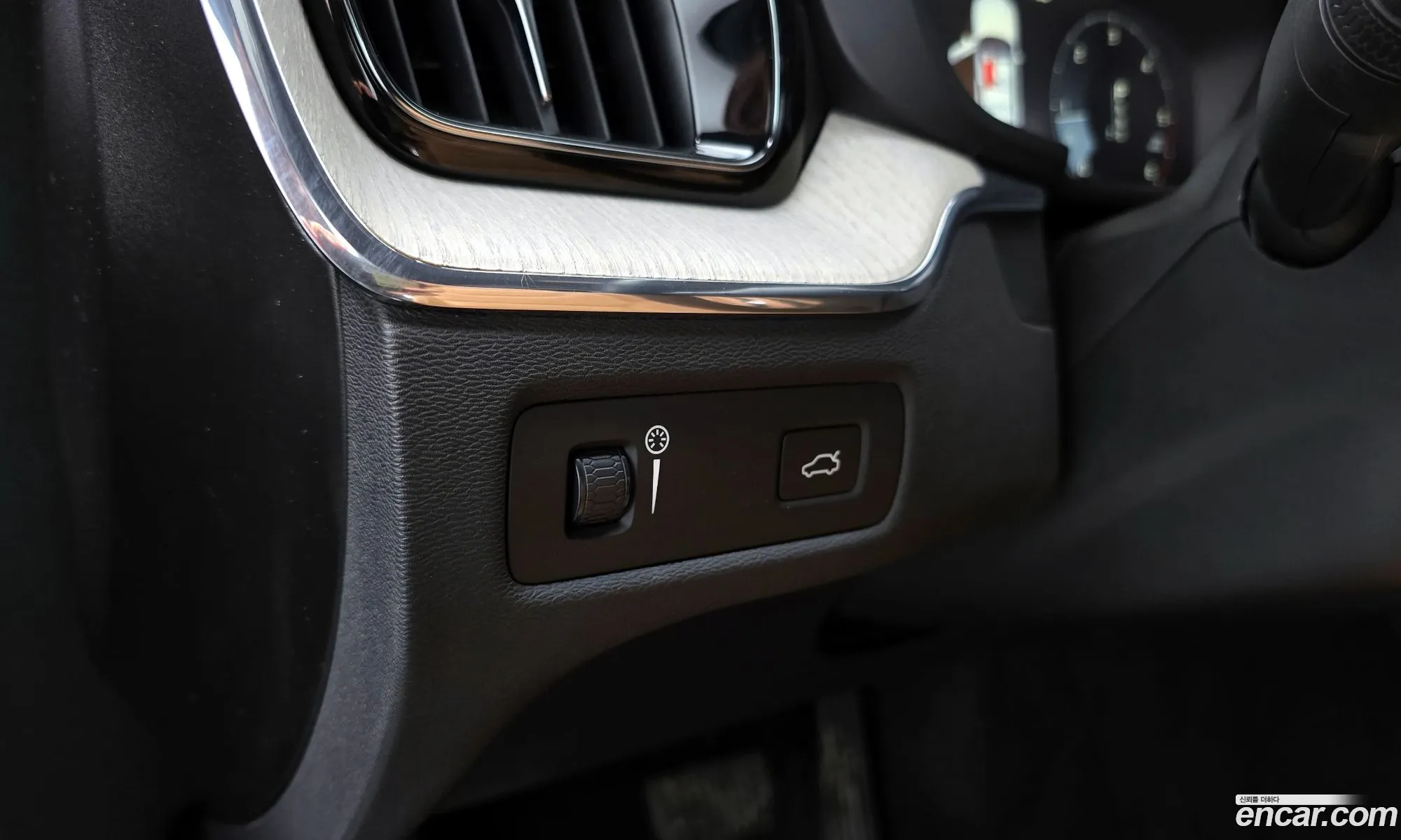 Volvo XC60 2019 YV1UZ68TCK1391049 — 13