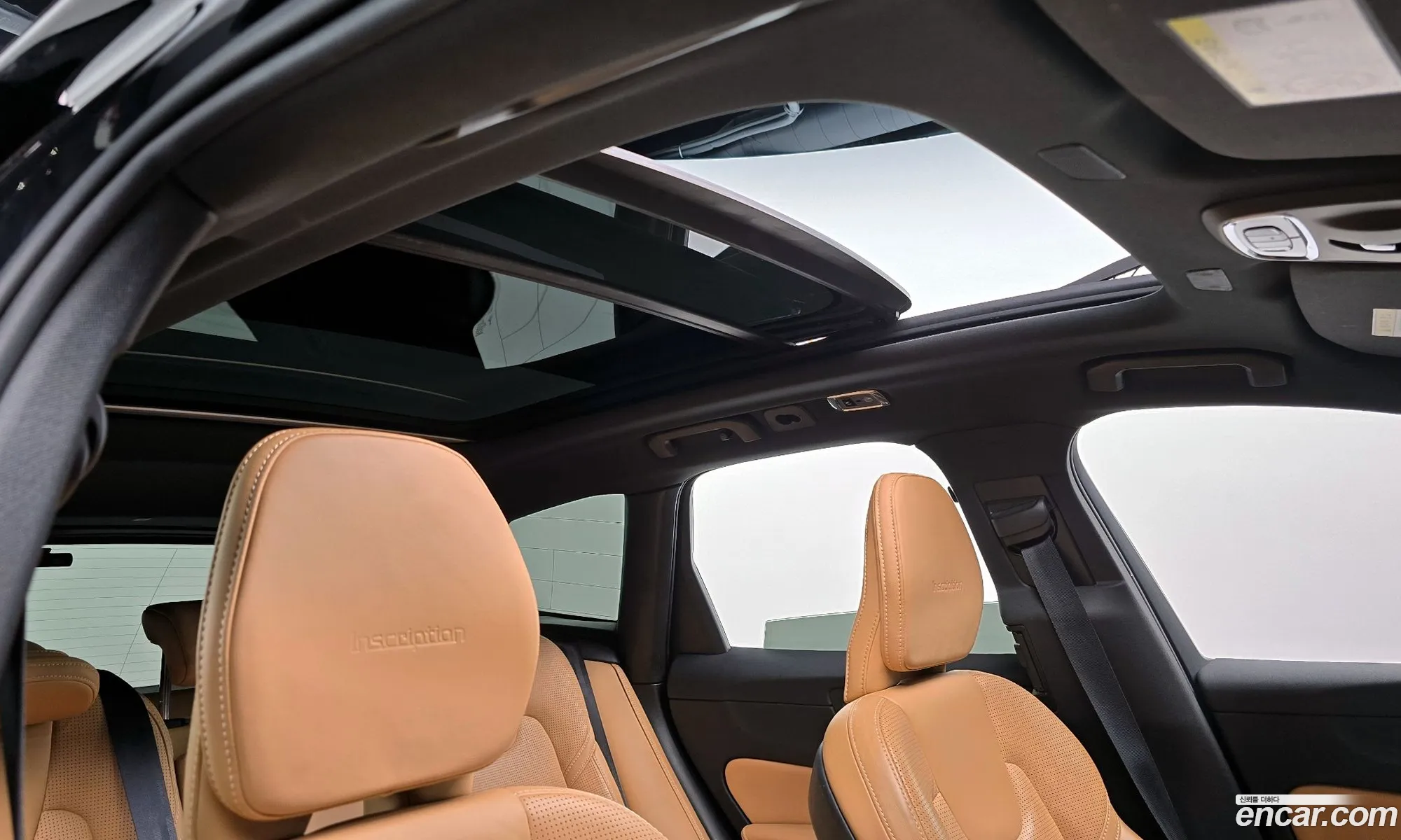 Volvo XC60 2019 YV1UZ68TCK1391049 — 12