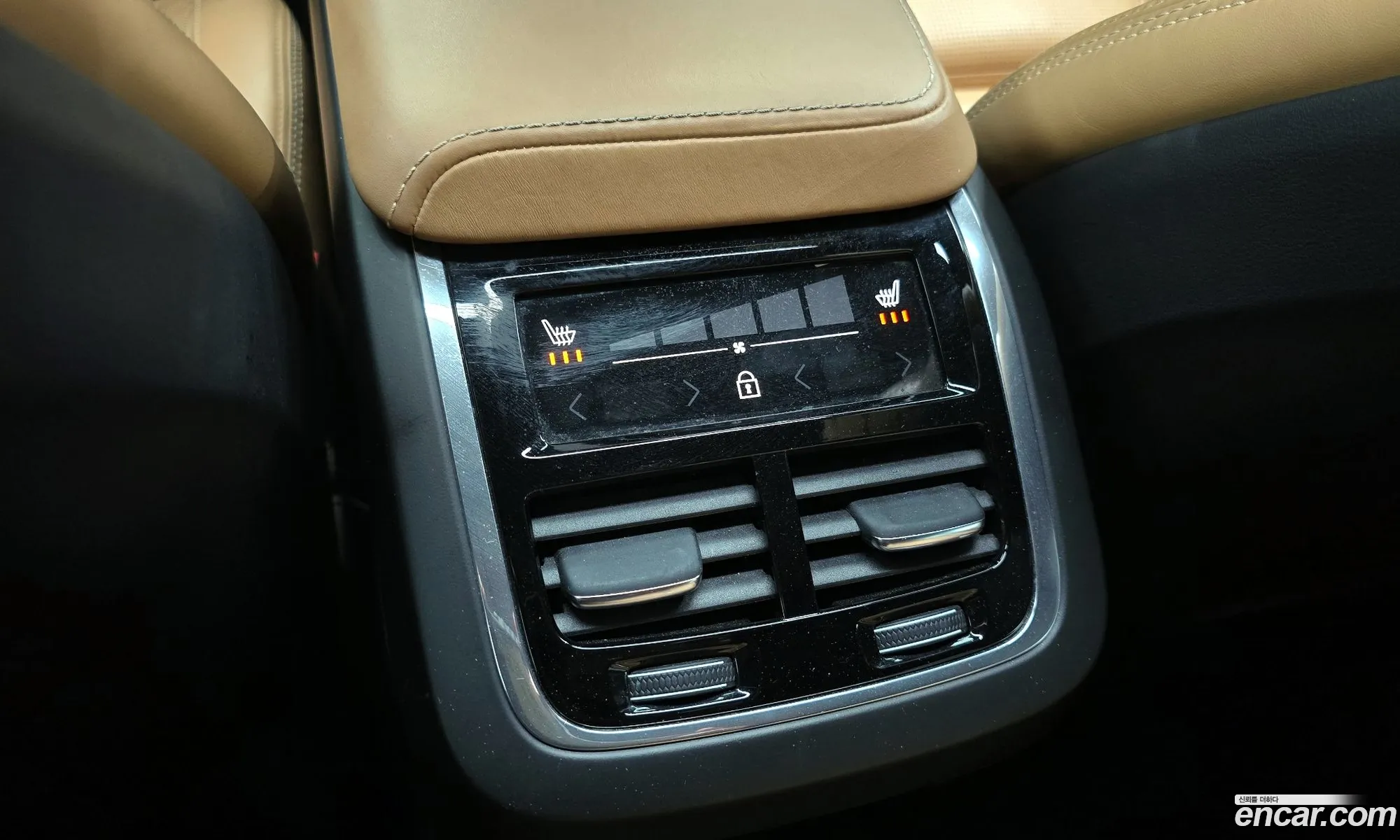 Volvo XC60 2019 YV1UZ68TCK1391049 — 11