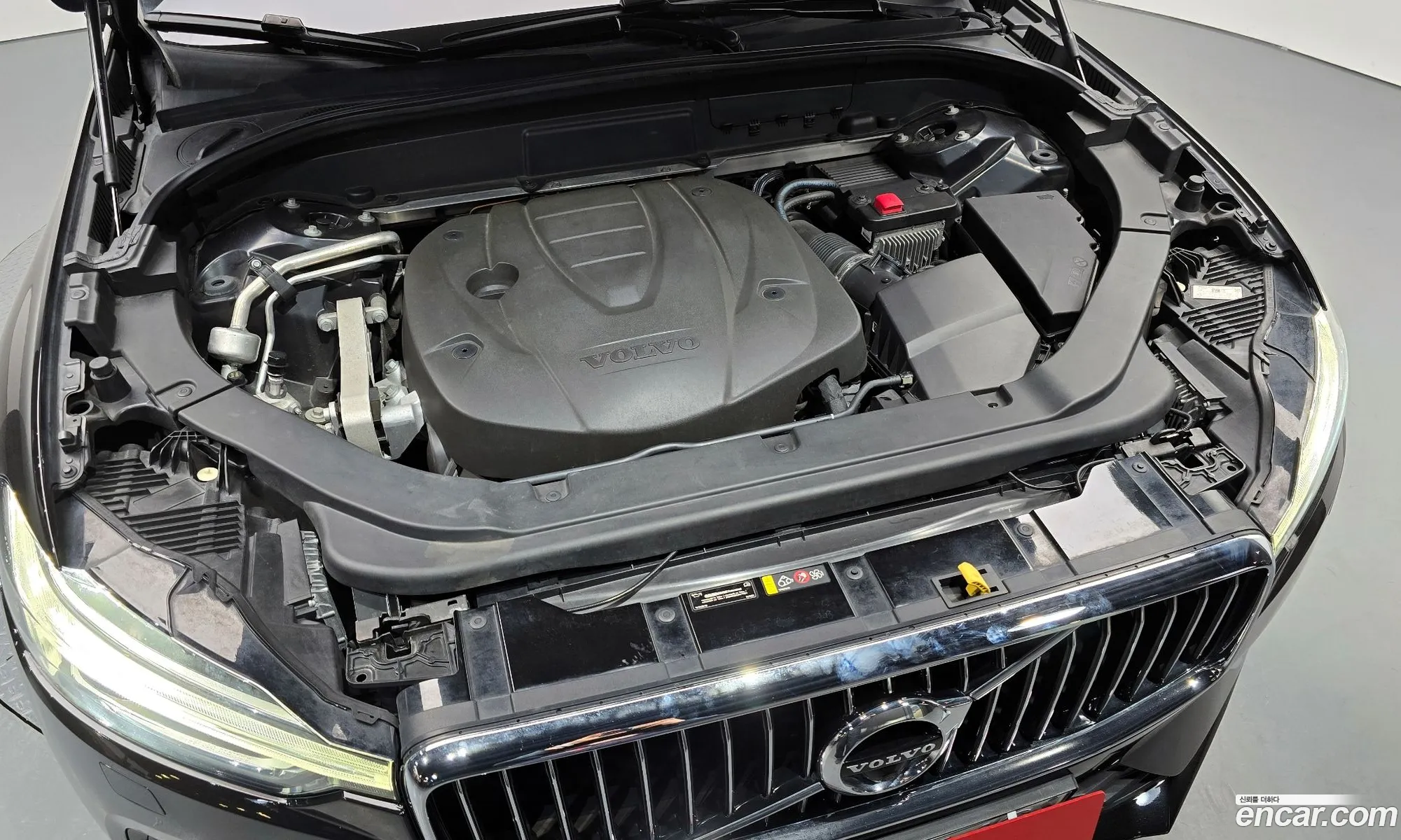 Volvo XC60 2019 YV1UZ68TCK1391049 — 18