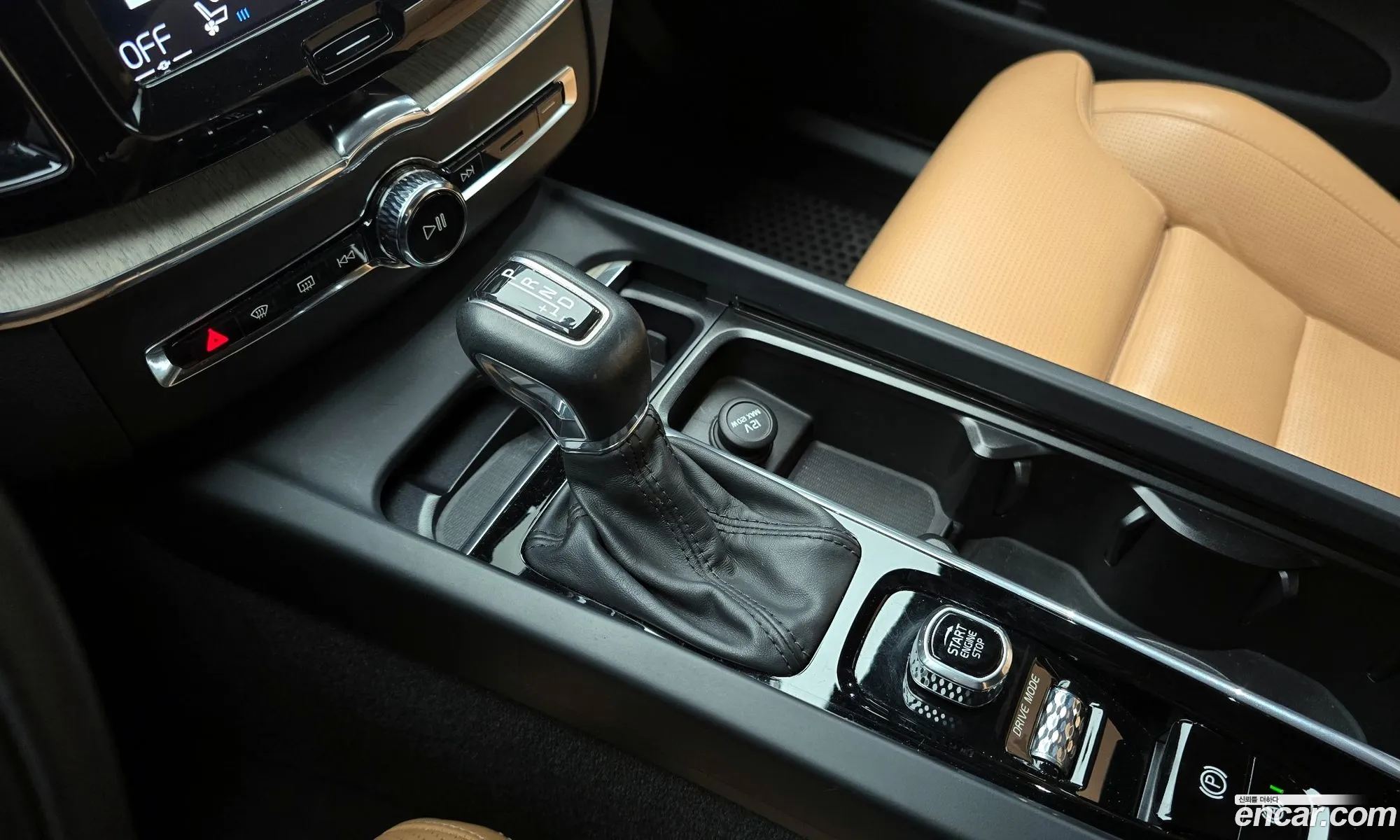 Volvo XC60 2019 YV1UZ68TCK1391049 — 10