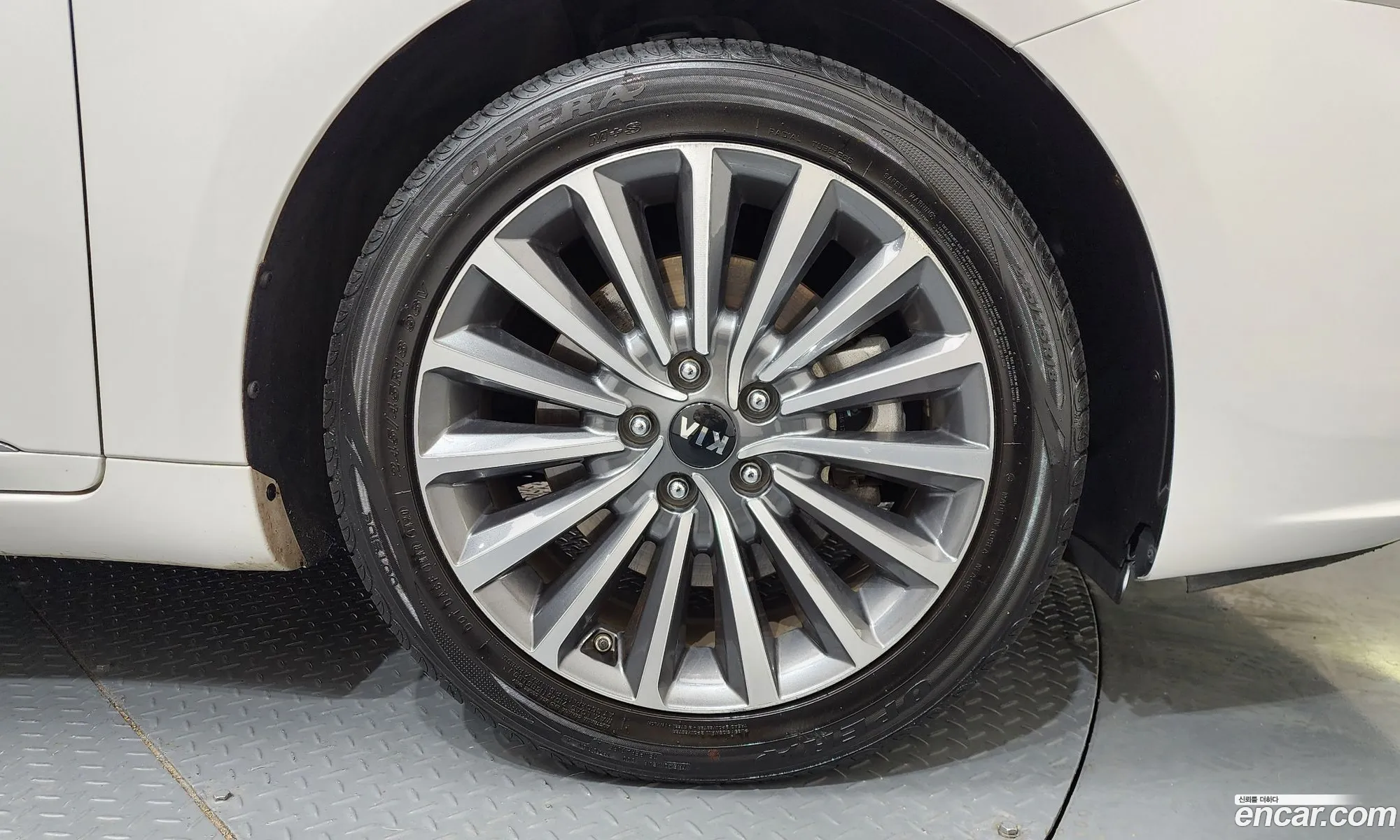 Kia K7 2017 — 7