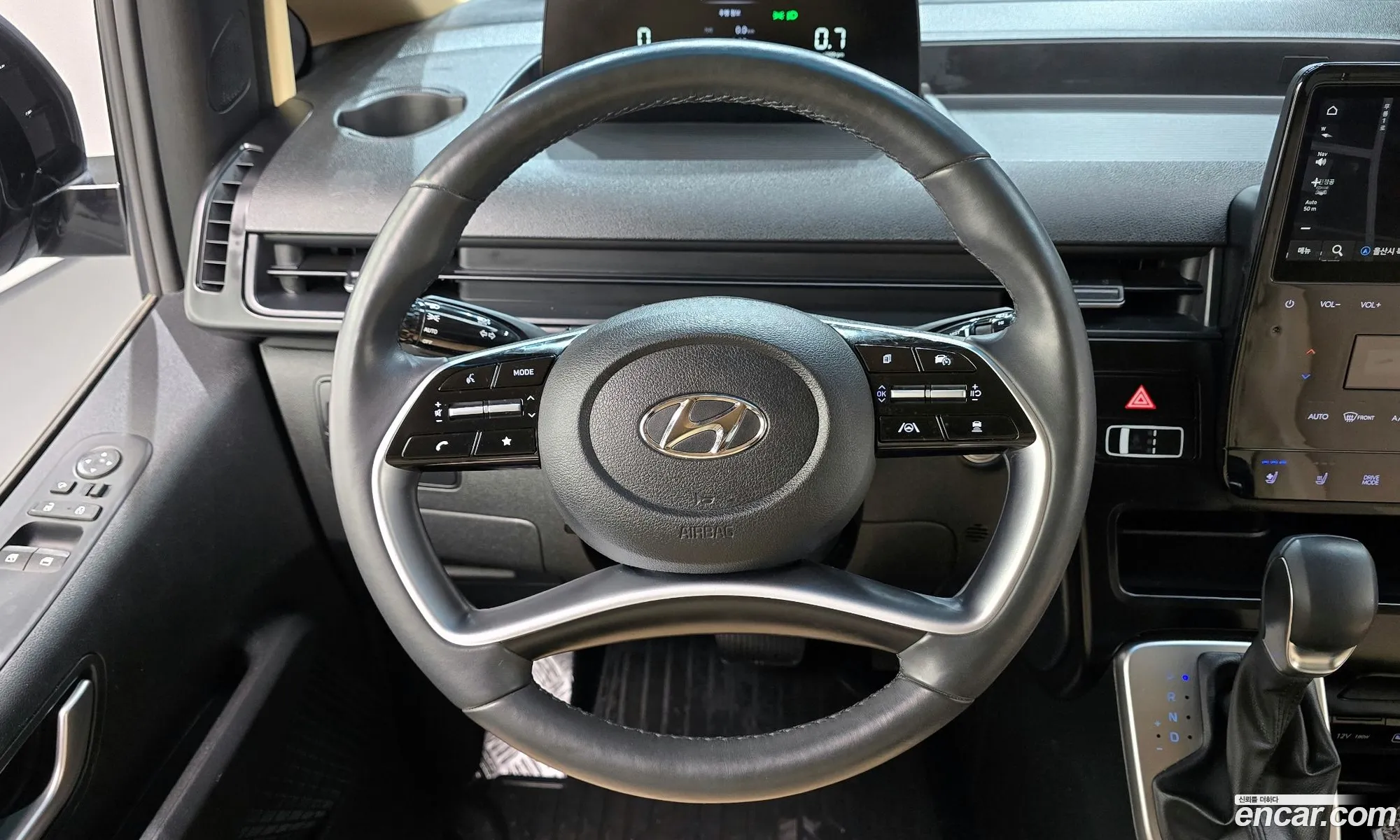 Hyundai Staria 2023 — 18