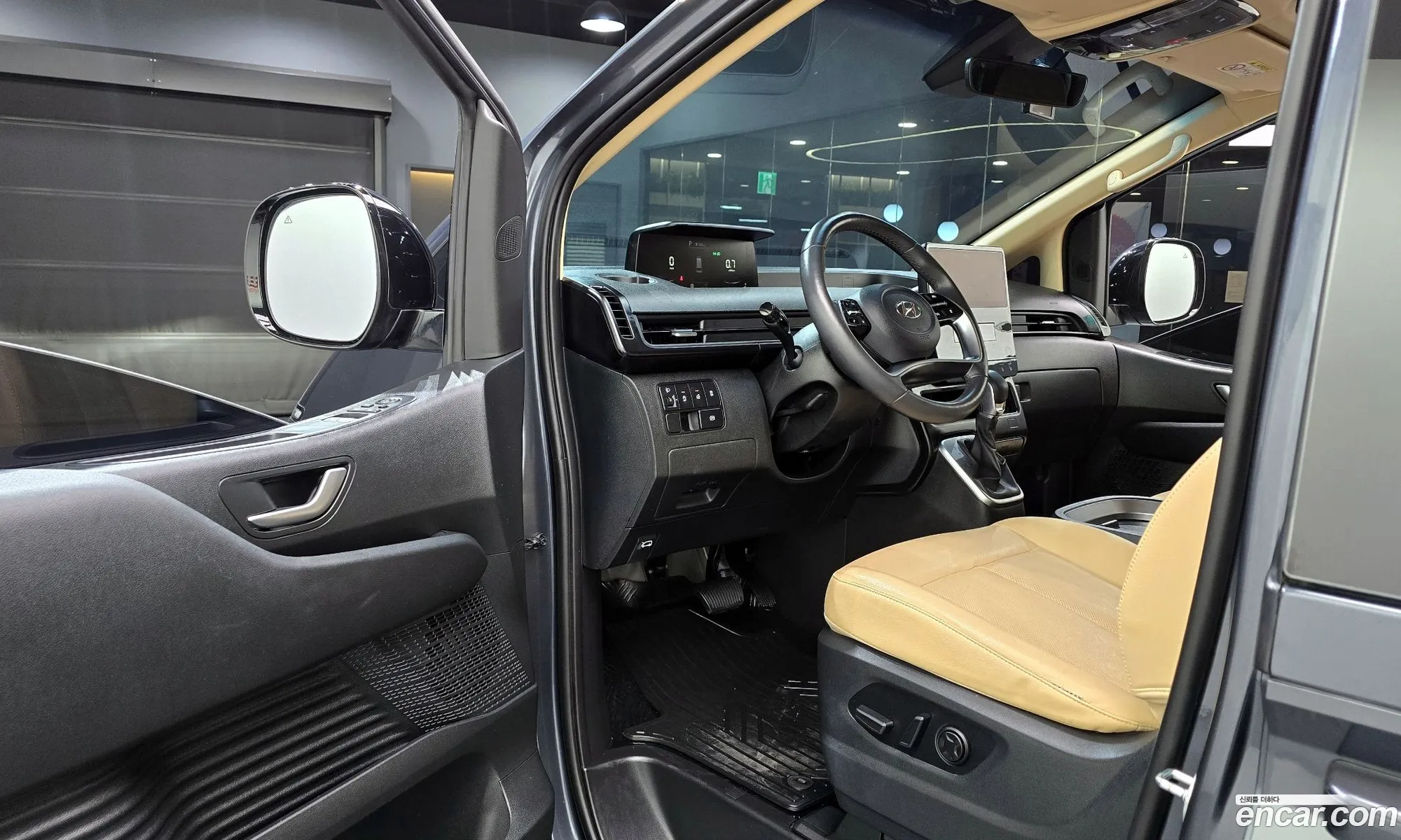 Hyundai Staria 2023 — 3