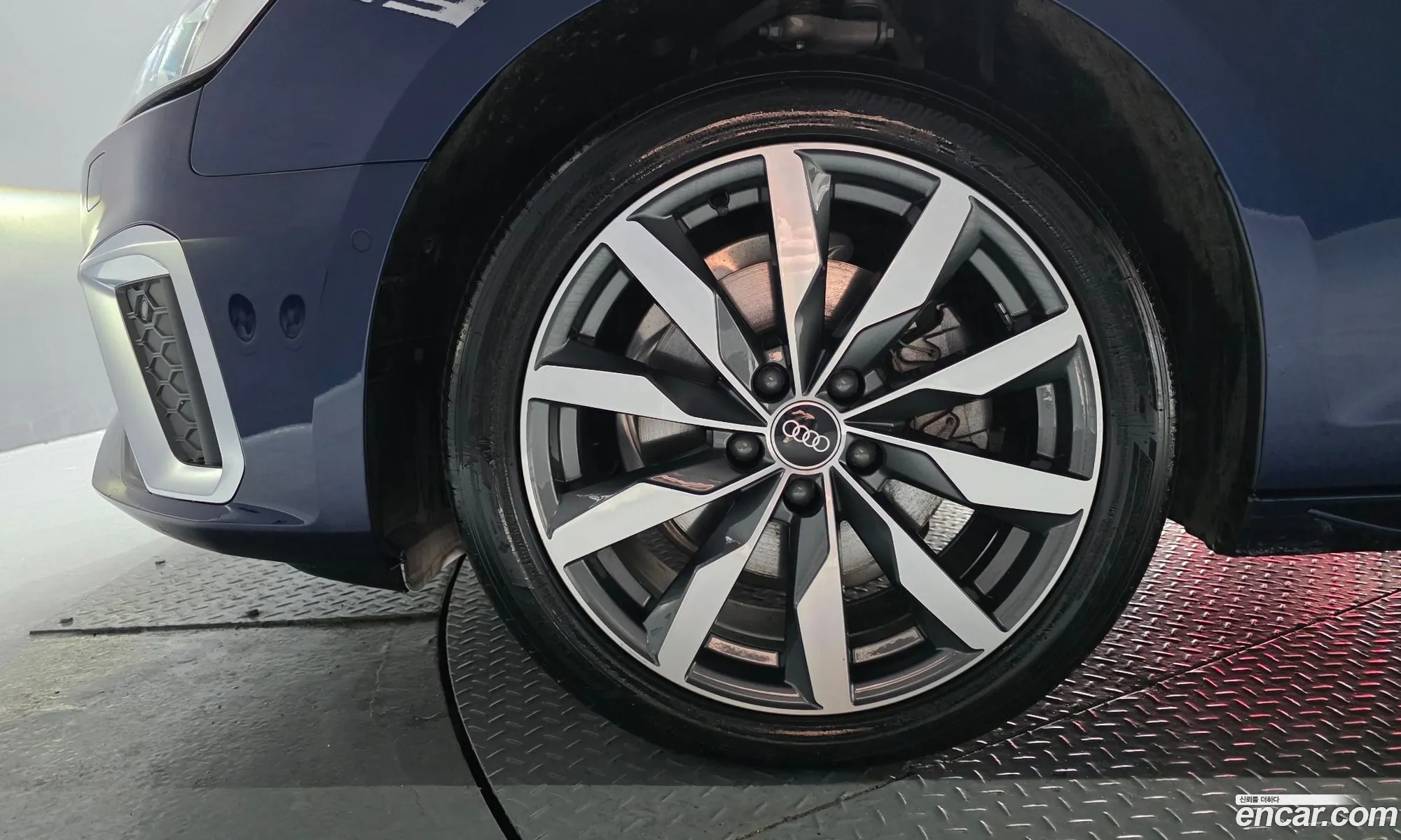 Audi A4 2023 WAUZZZF49PN013299 — 7