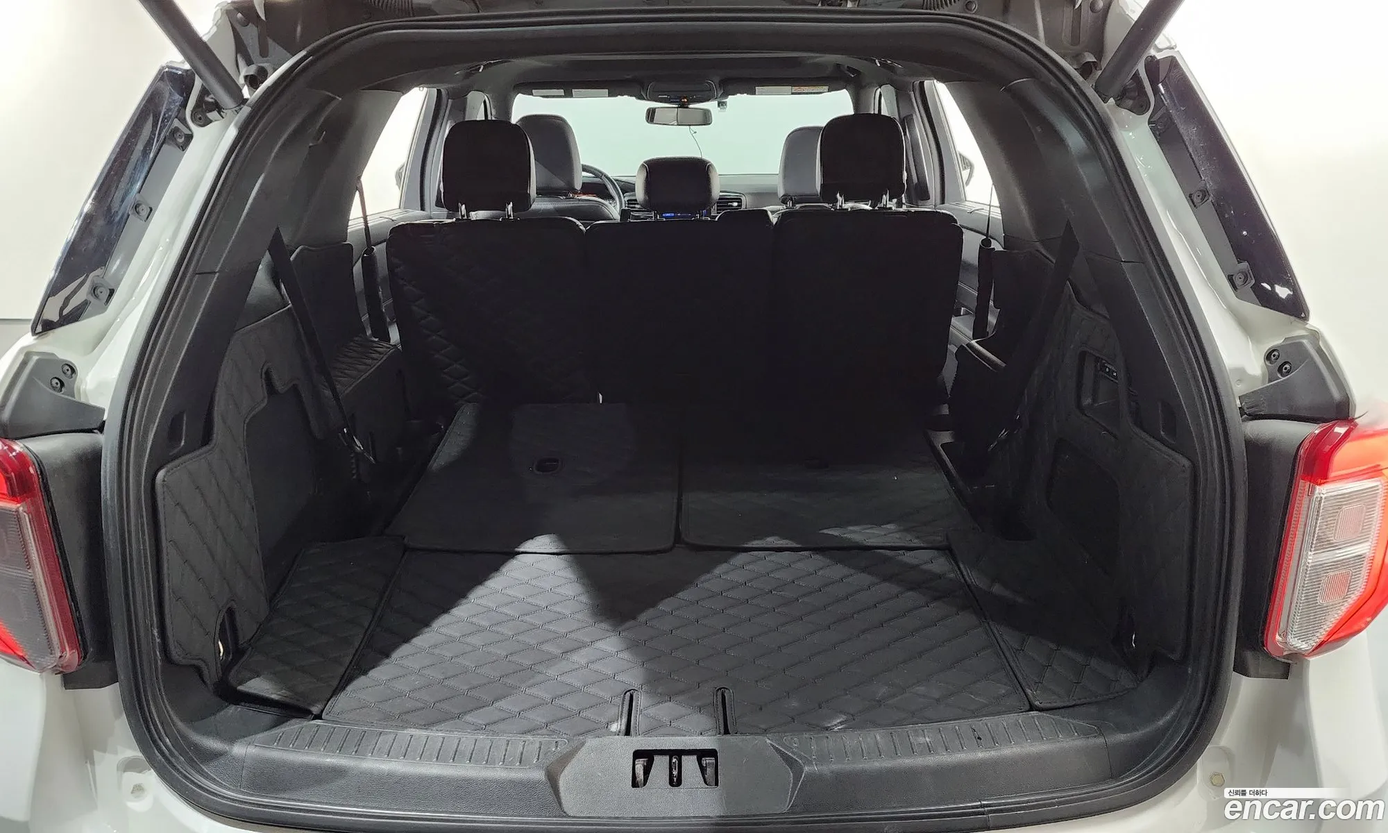 Ford Explorer 6th Gen 2020 1FMSK8FH7LGB58972 — 14