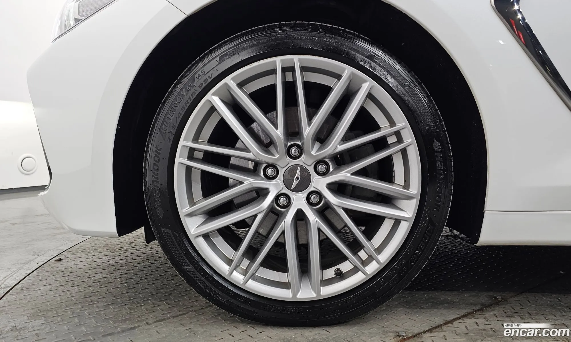Genesis G70 2019 — 17