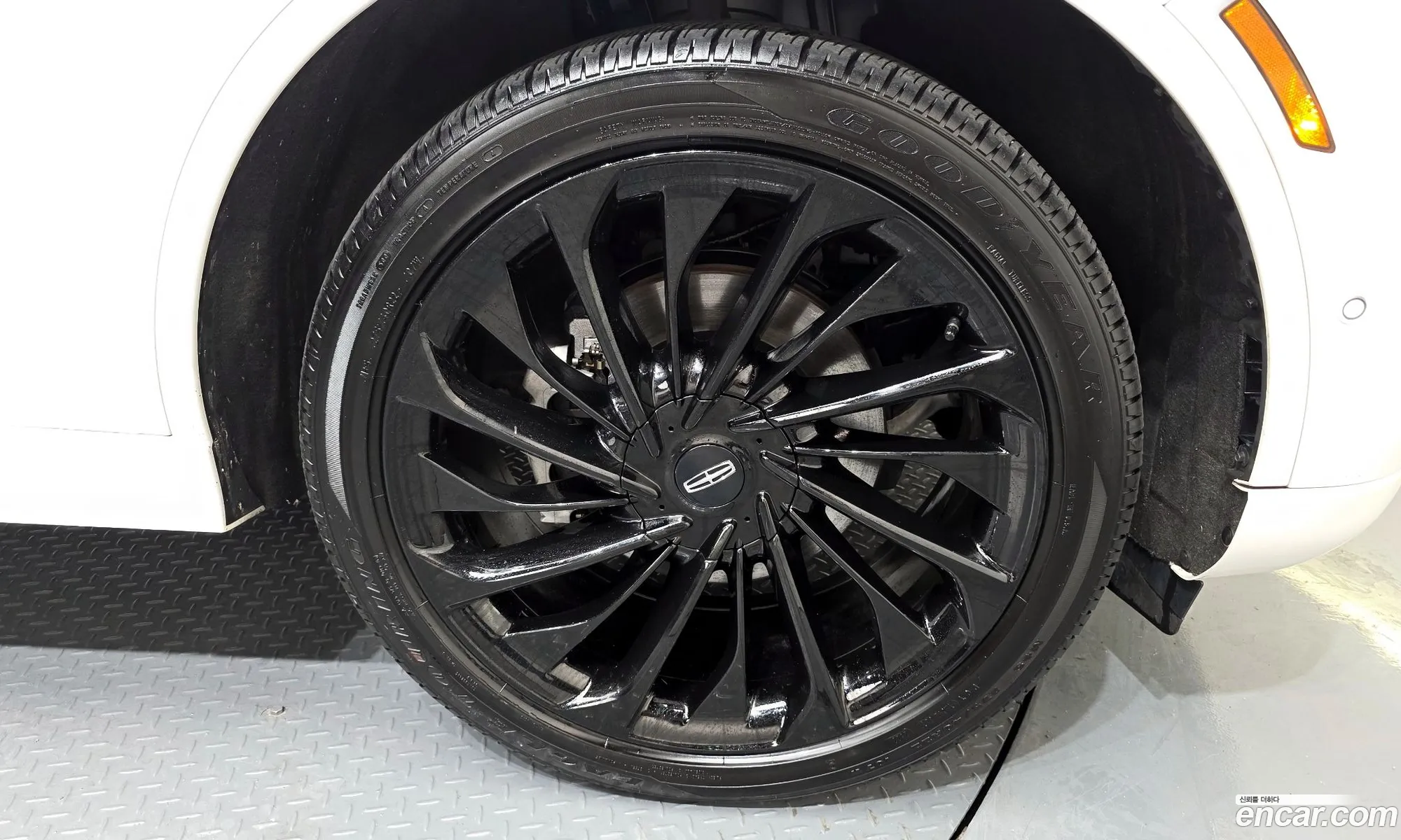 Lincoln Aviator 2023 5LM5J7XC2PGL11404 — 10