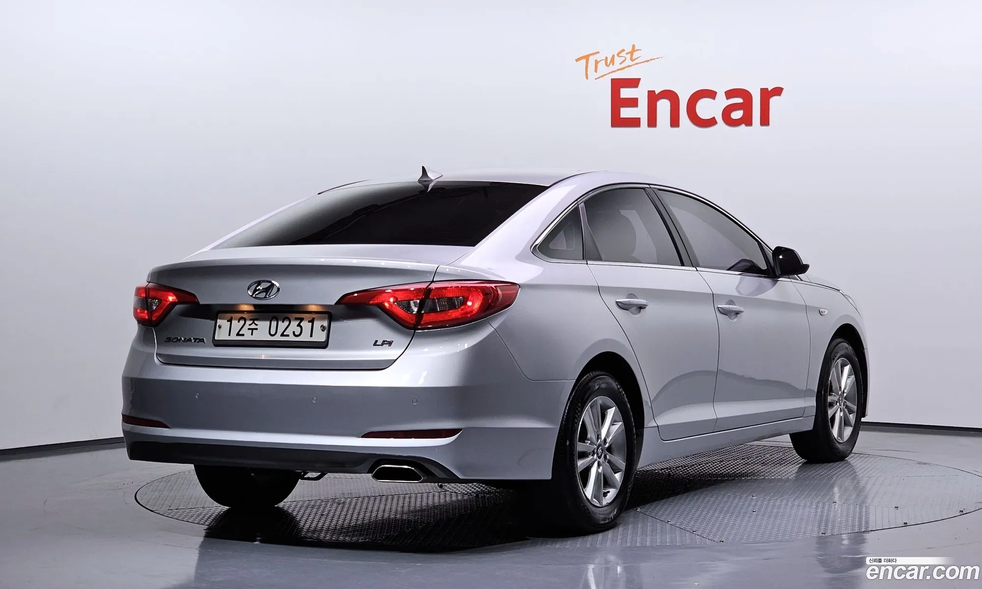 Hyundai LF Sonata 2016 — 16